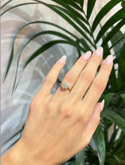0.70 carat &quot;Phèdre&quot; Diamond Daisy Ring