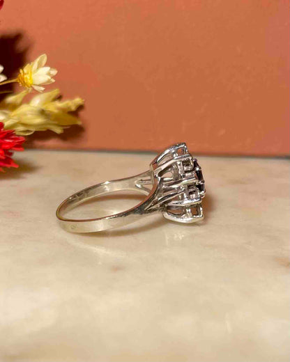 Anillo &quot;Lesly&quot; con margaritas de zafiro y diamantes de 0,70 quilates