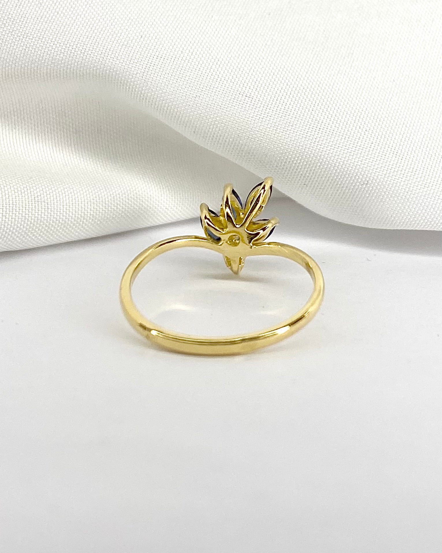 Bague Fleur Déstructurée 4 Saphirs &amp; Diamant "Raphaëlle" - Elliade Paris