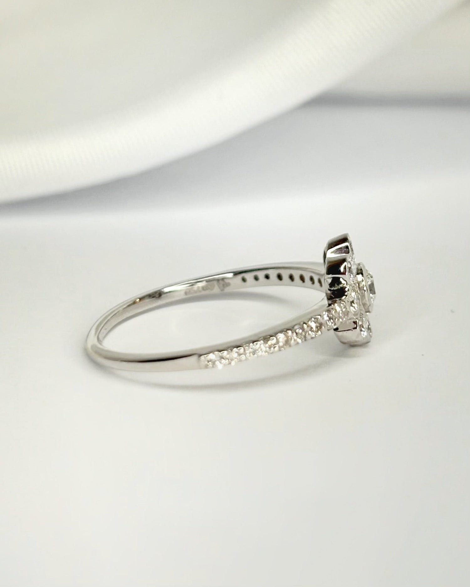 Bague Fleur Diamants 0.47 carat "Anissa" - Elliade Paris