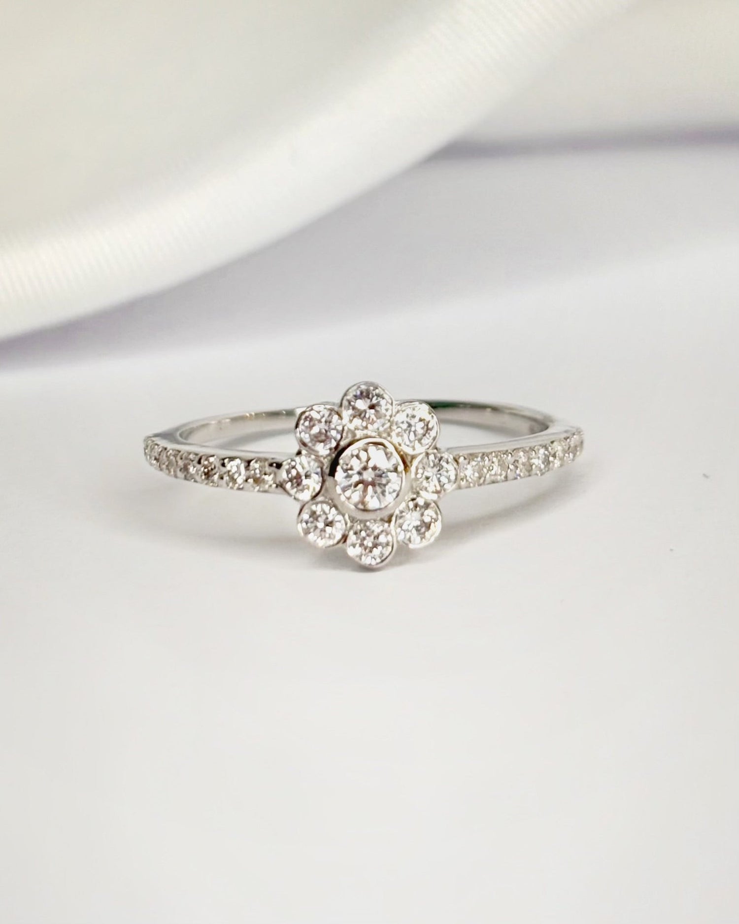 Bague Fleur Diamants 0.47 carat "Anissa" - Elliade Paris