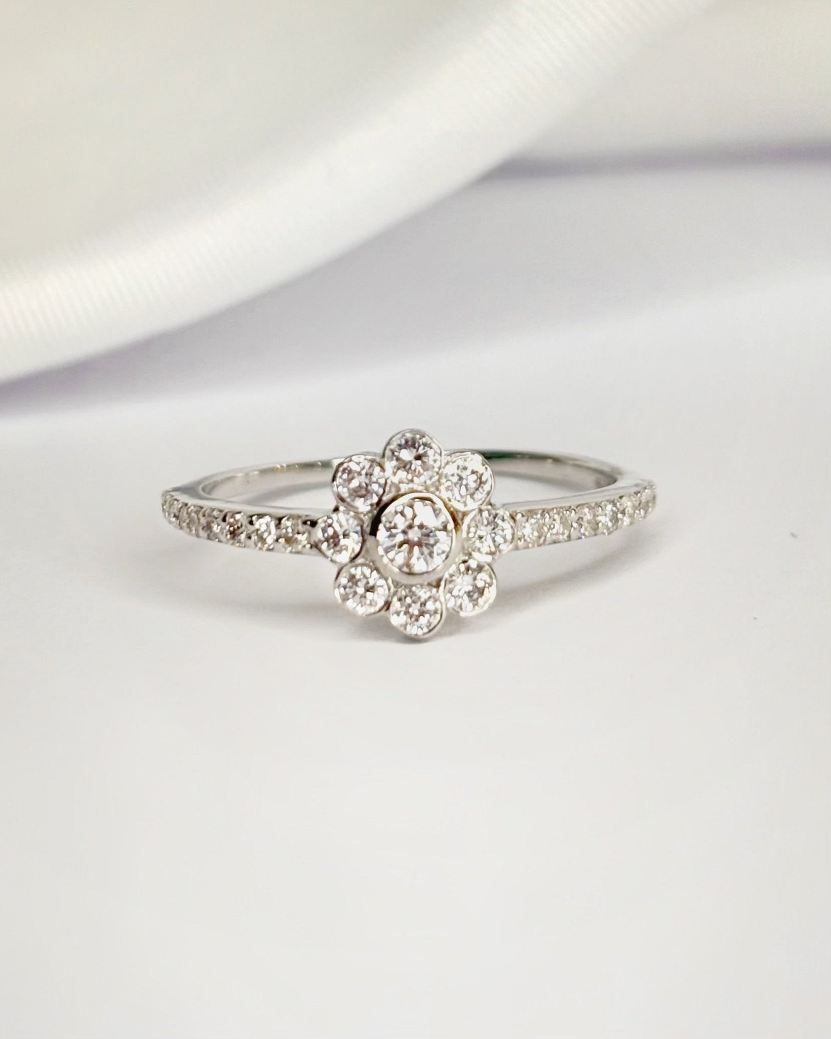 Bague Fleur Diamants 0.47 carat "Anissa" - Elliade Paris