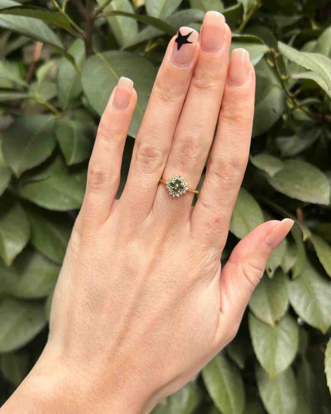 Bague Fleur Émeraudes &amp; Diamants "Maylee" - Elliade Paris
