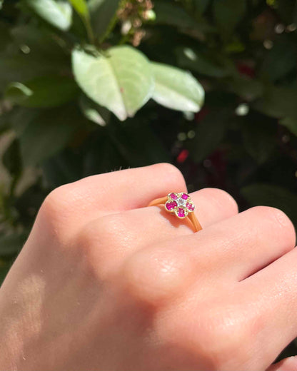 Bague Marguerite Rubis 0.45 carat coeur Diamant &quot;Loreena&quot;