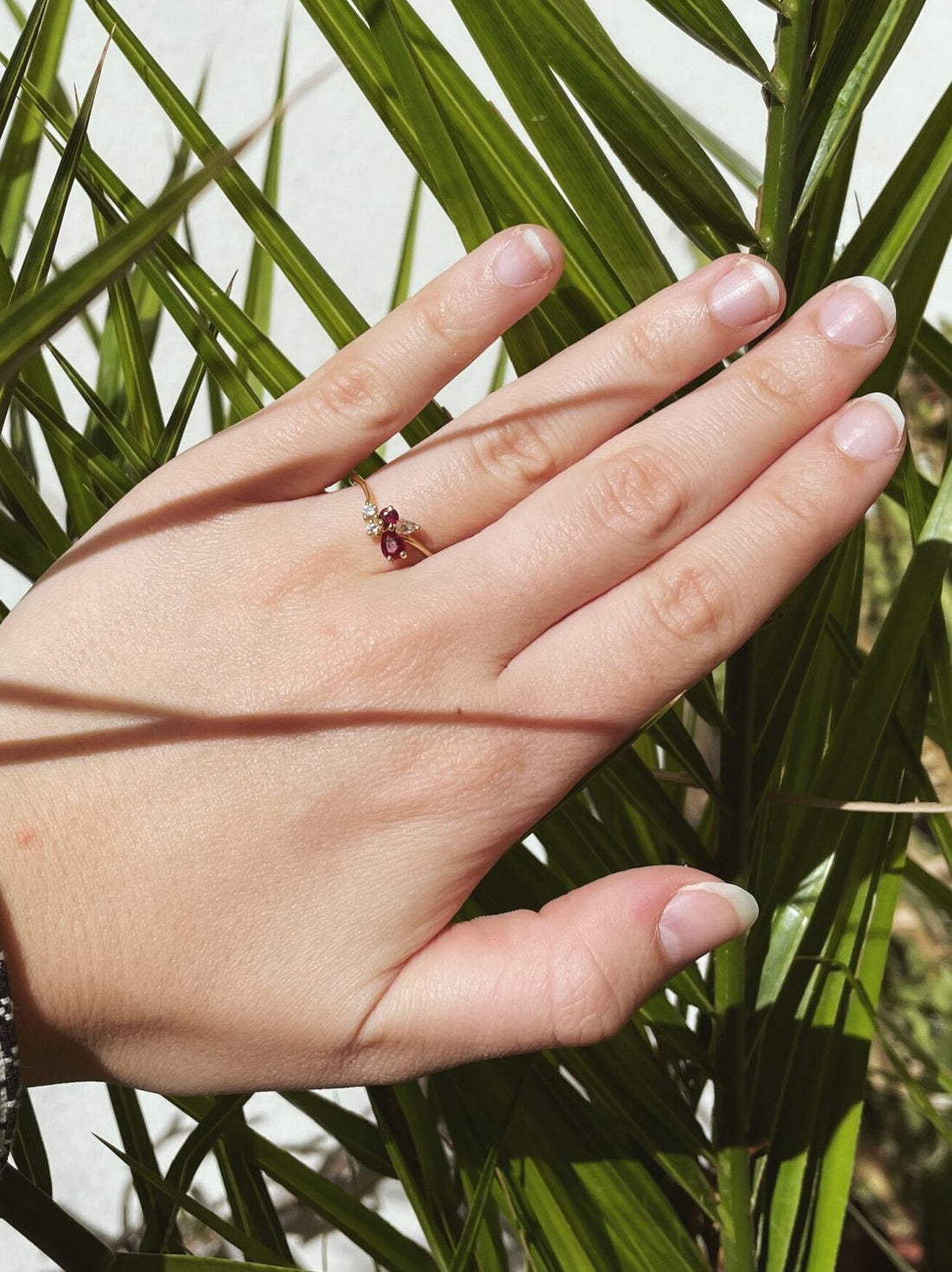 Anillo vintage de rubí y diamantes con forma de flor &quot;Salomé&quot;