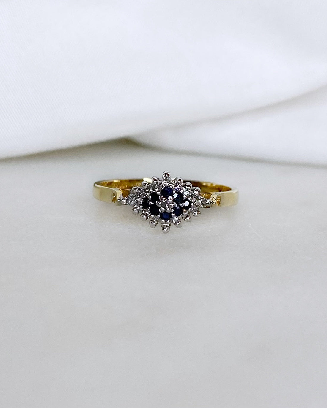 Bague Fleur Saphir 0.10 carat &amp; Diamants &quot;Chiara&quot; - Elliade Paris