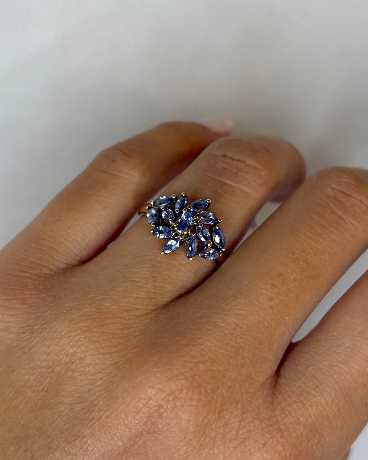 Bague Fleur Tanzanites 1.02 carat &quot;Gabriella&quot; - Elliade Paris