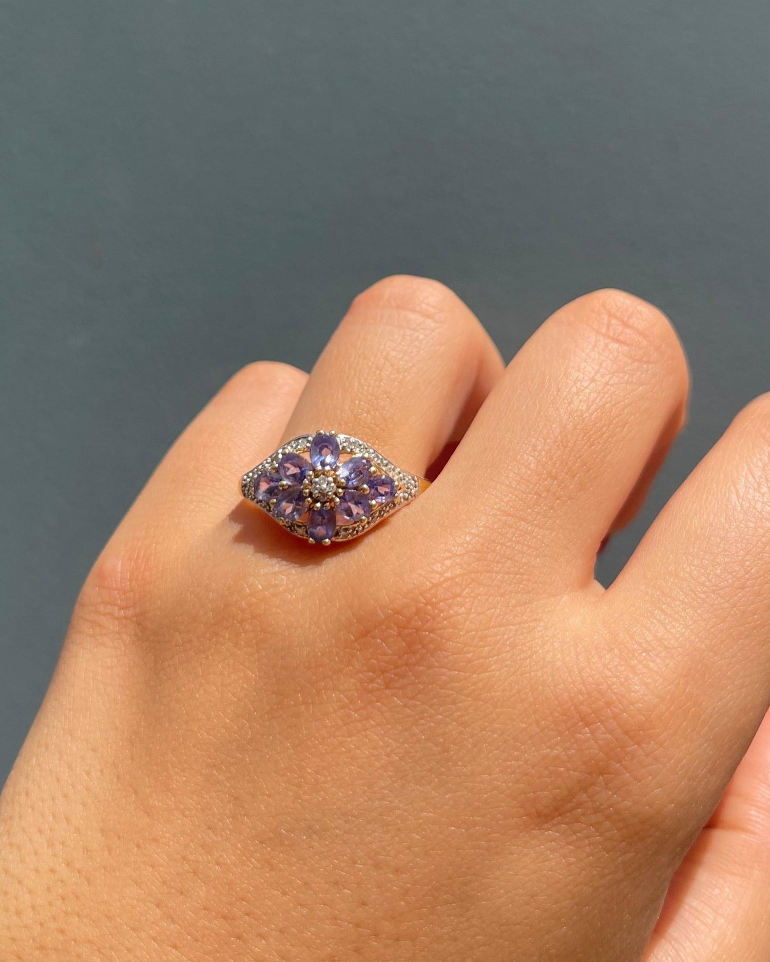 Bague Fleur Tanzanites 2.10 carats &amp; Diamants &quot;Zoeline&quot; - Elliade Paris
