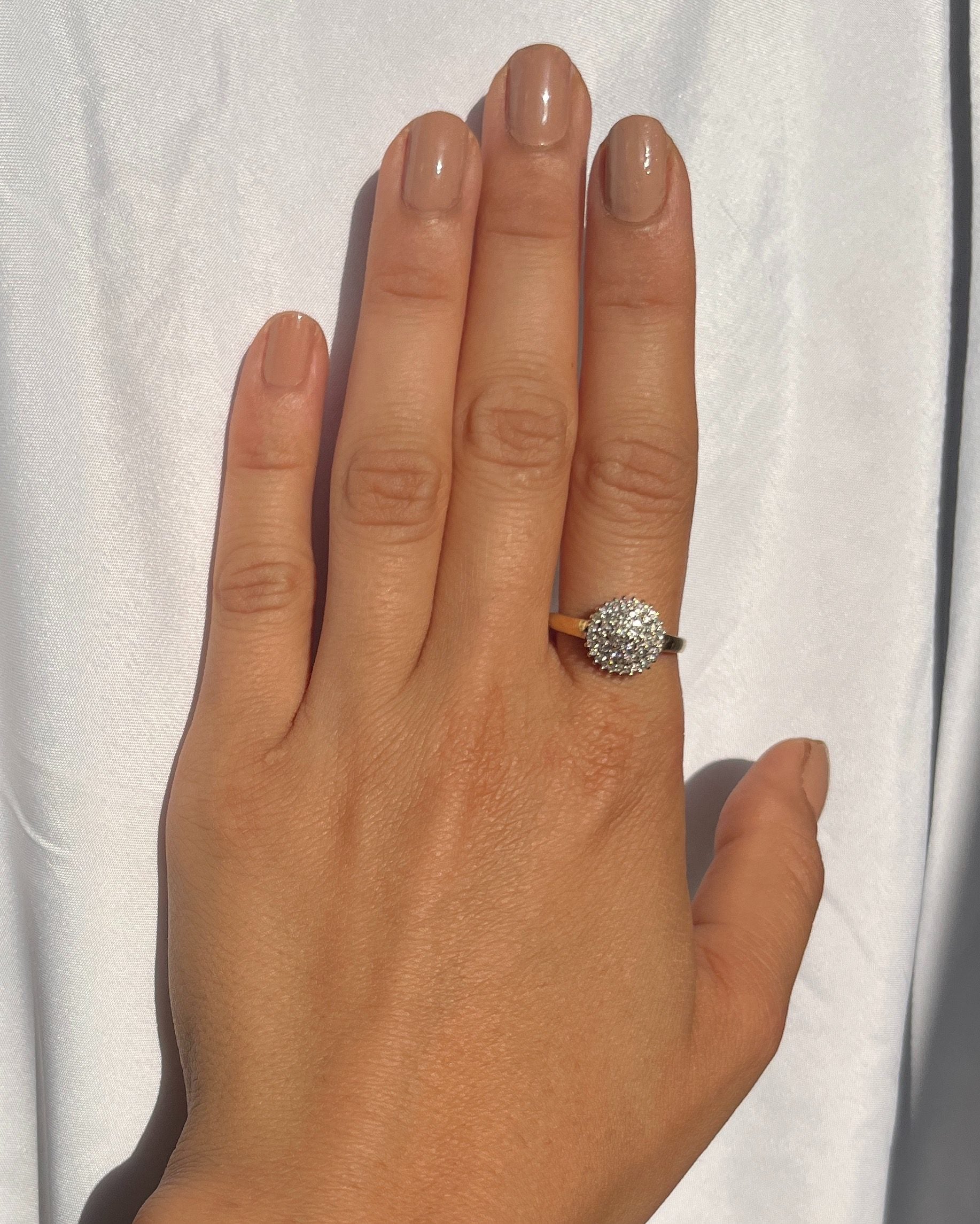 Anillo de flor de cuarenta y cinco diamantes "Jodie"