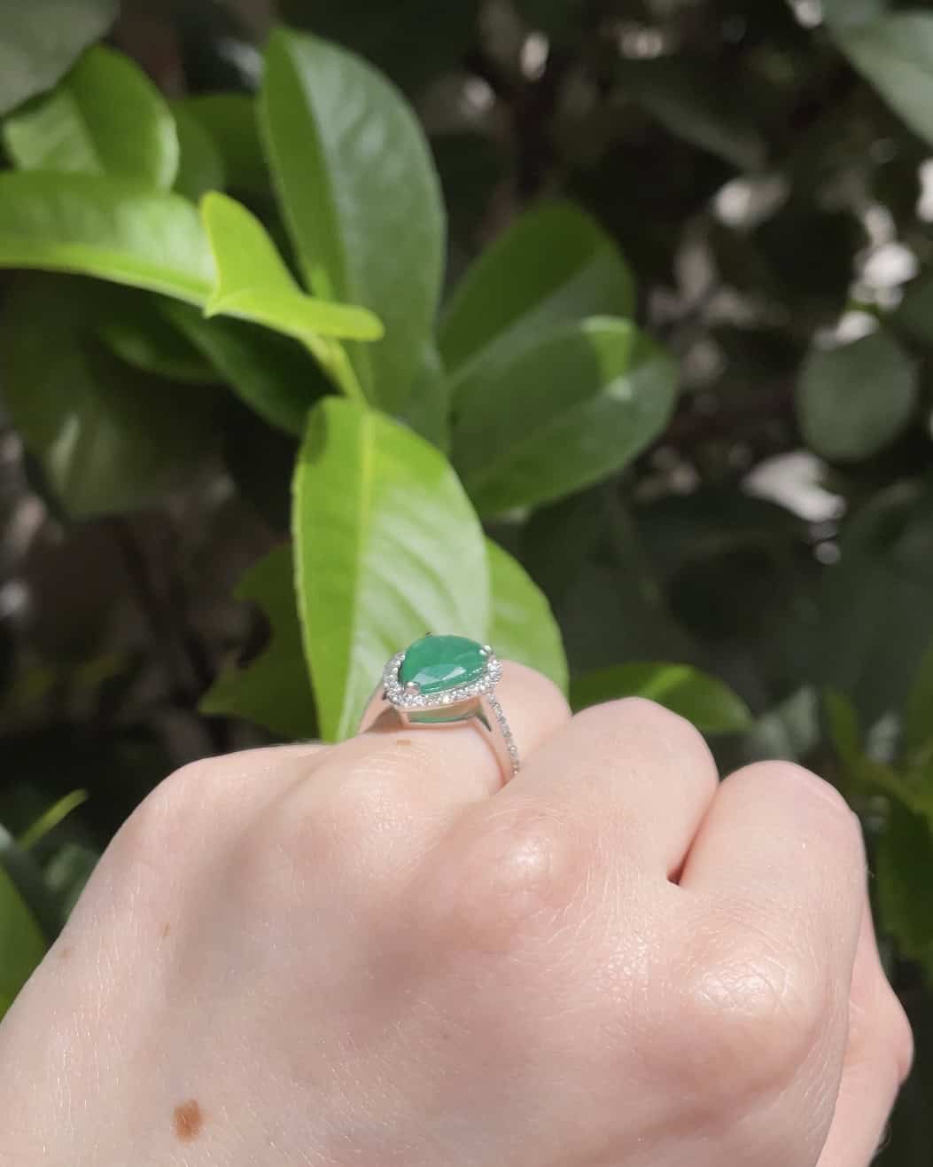 Bague Goutte Emeraude 2.61 carats &amp; Diamants "Églantine" - Elliade Paris