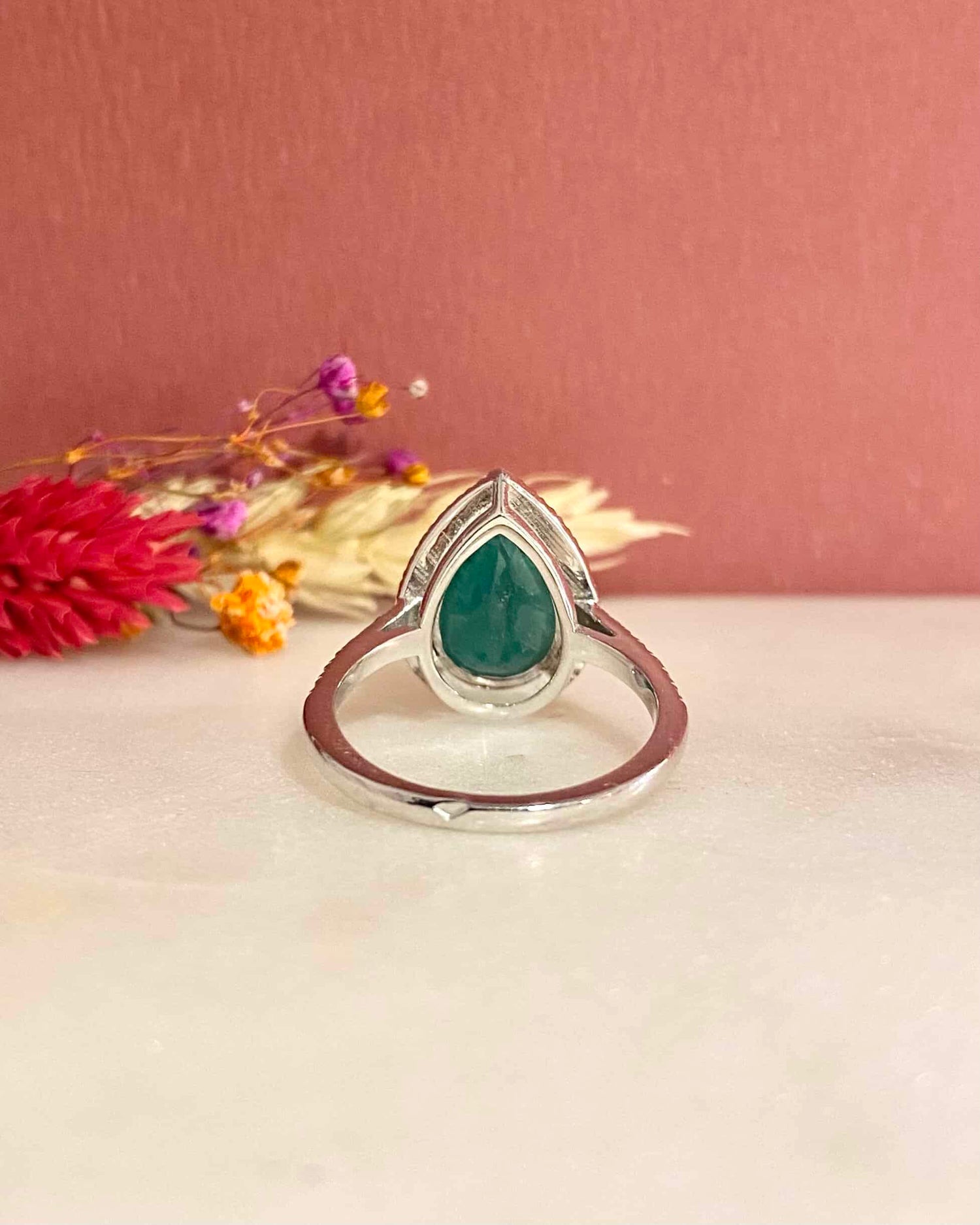 Bague Goutte Emeraude 2.61 carats &amp; Diamants &quot;Églantine&quot; - Elliade Paris