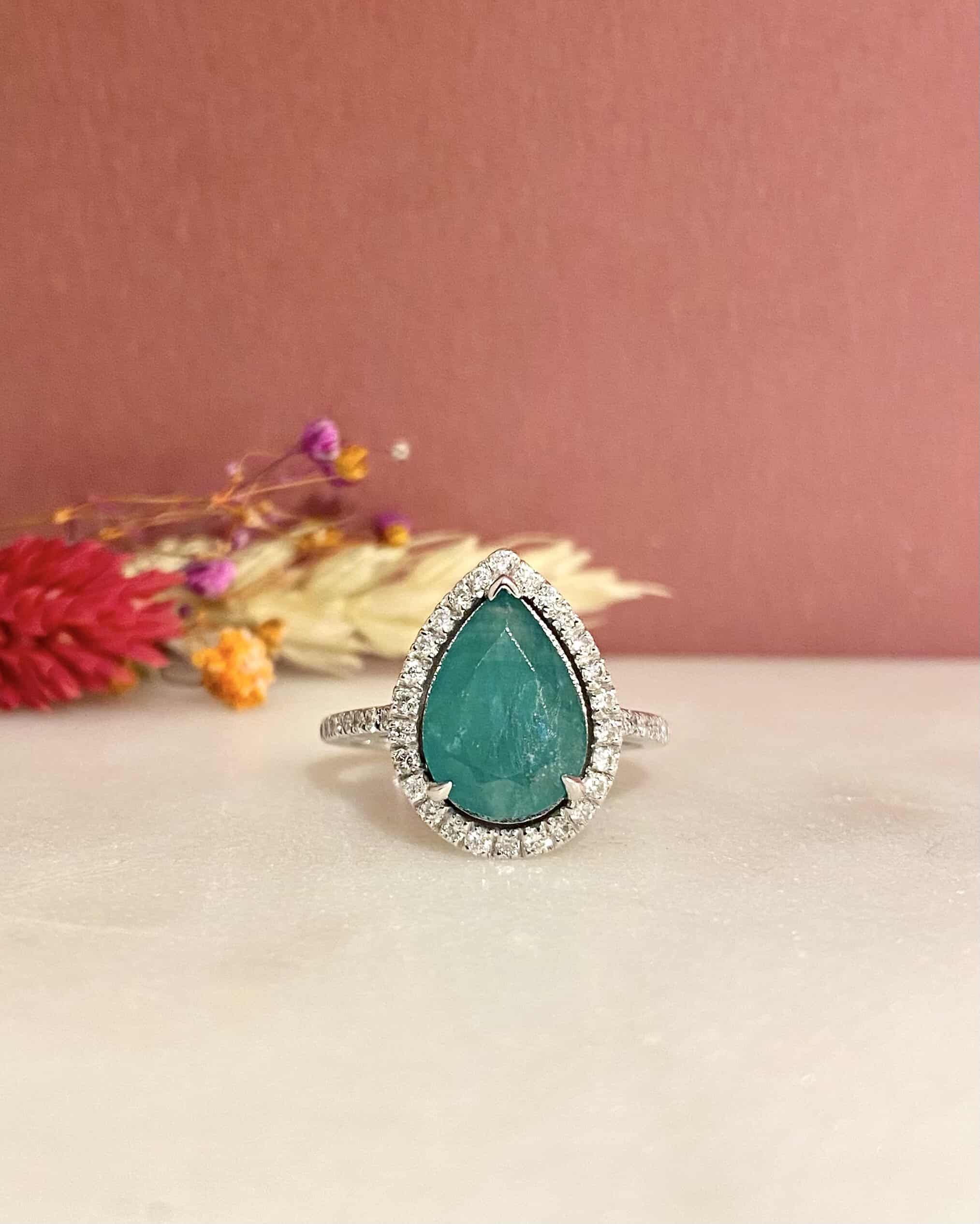 Bague Goutte Emeraude 2.61 carats &amp; Diamants "Églantine" - Elliade Paris