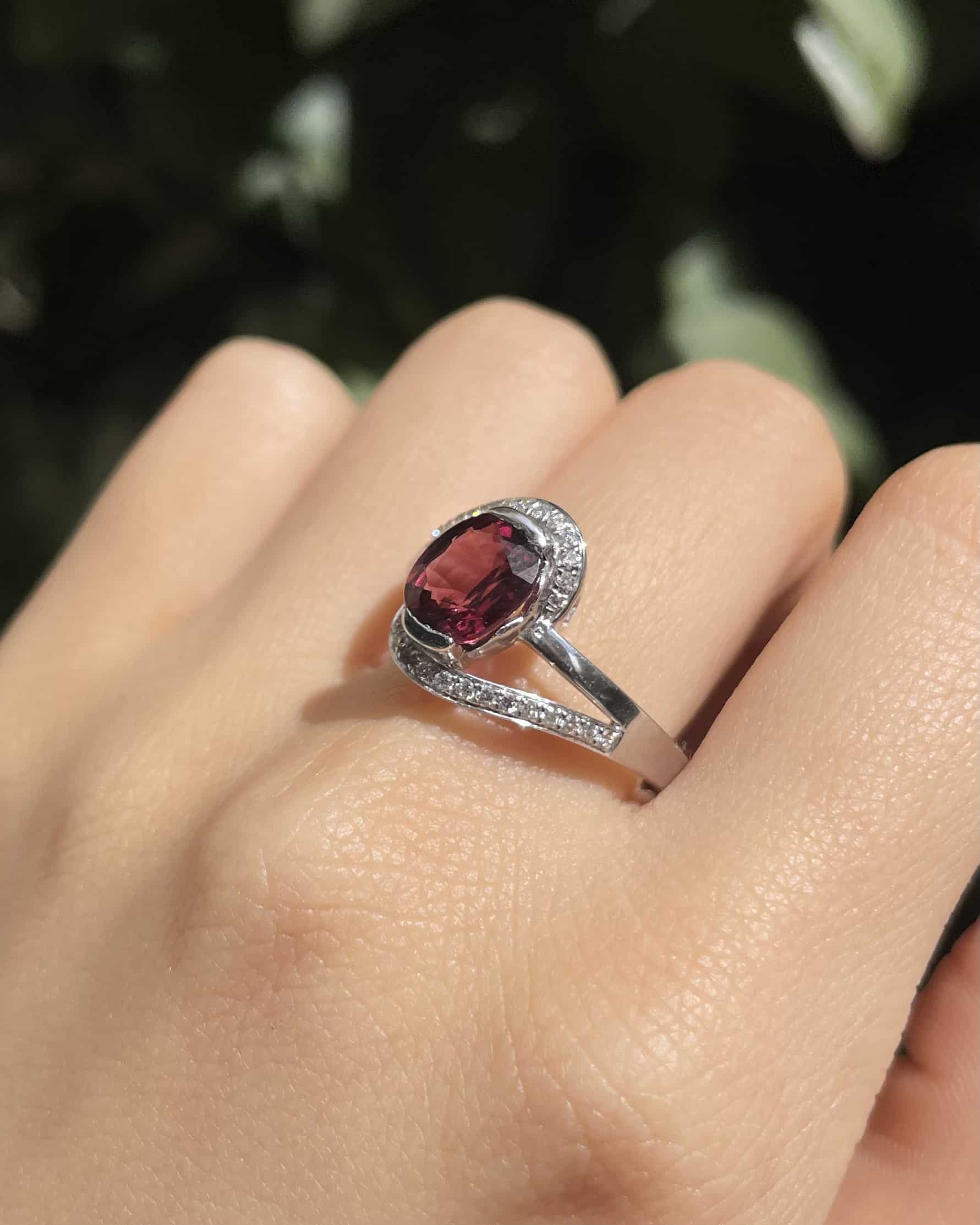 Bague Tourbillon Grenat &amp; Diamants "Sarabelle"