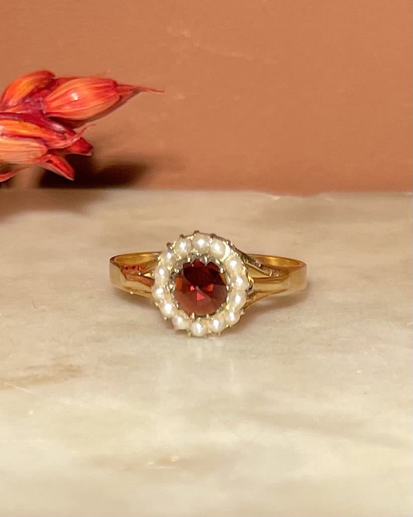Bague Marguerite Grenat &amp; Perles"Afidy" - Elliade Paris