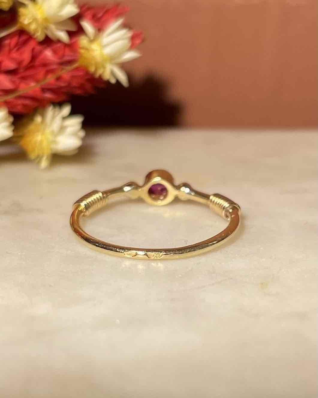 "Gisèle" Garnet Solitaire Ring