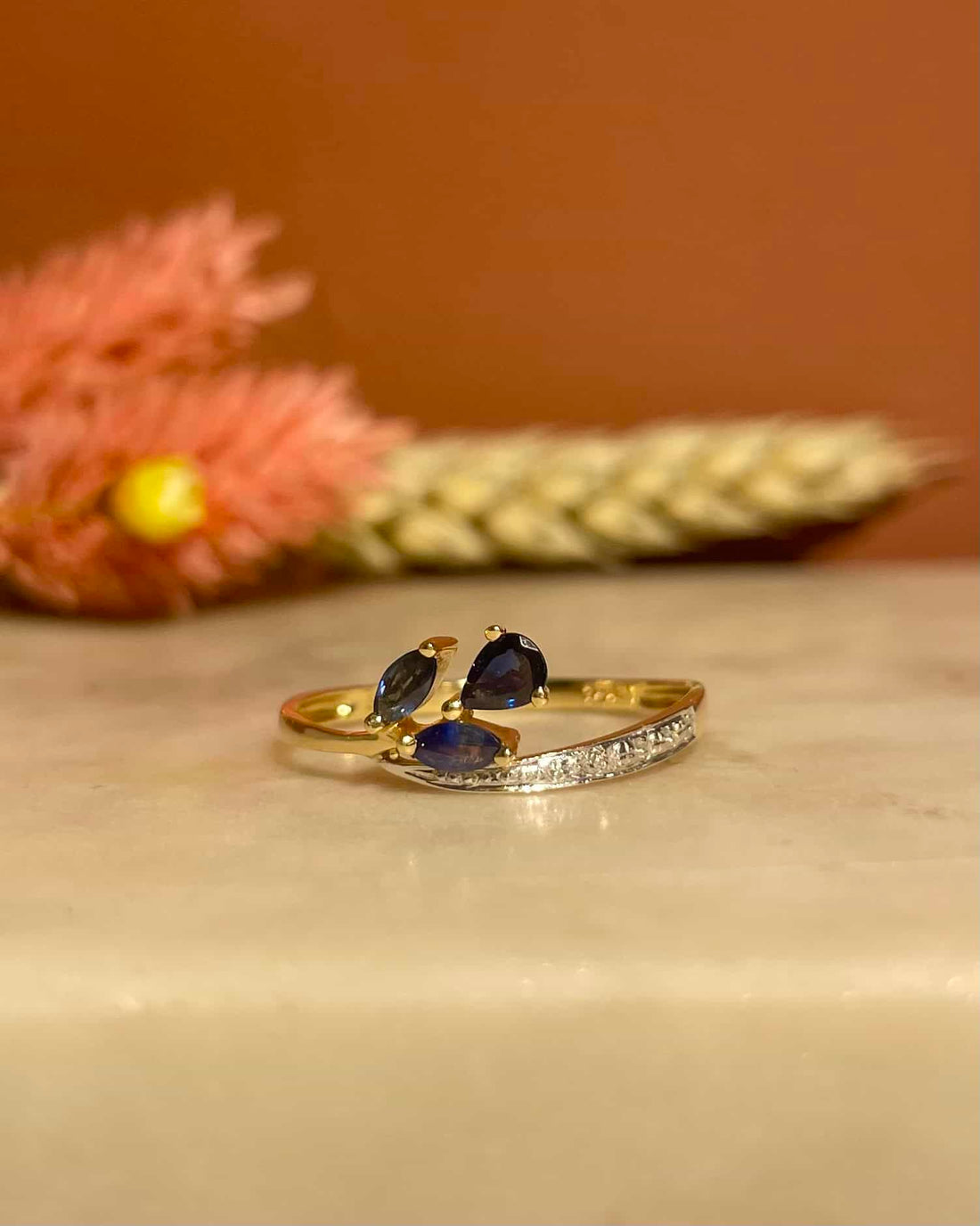 Anillo vintage de zafiro y diamantes &quot;Ghazal&quot;