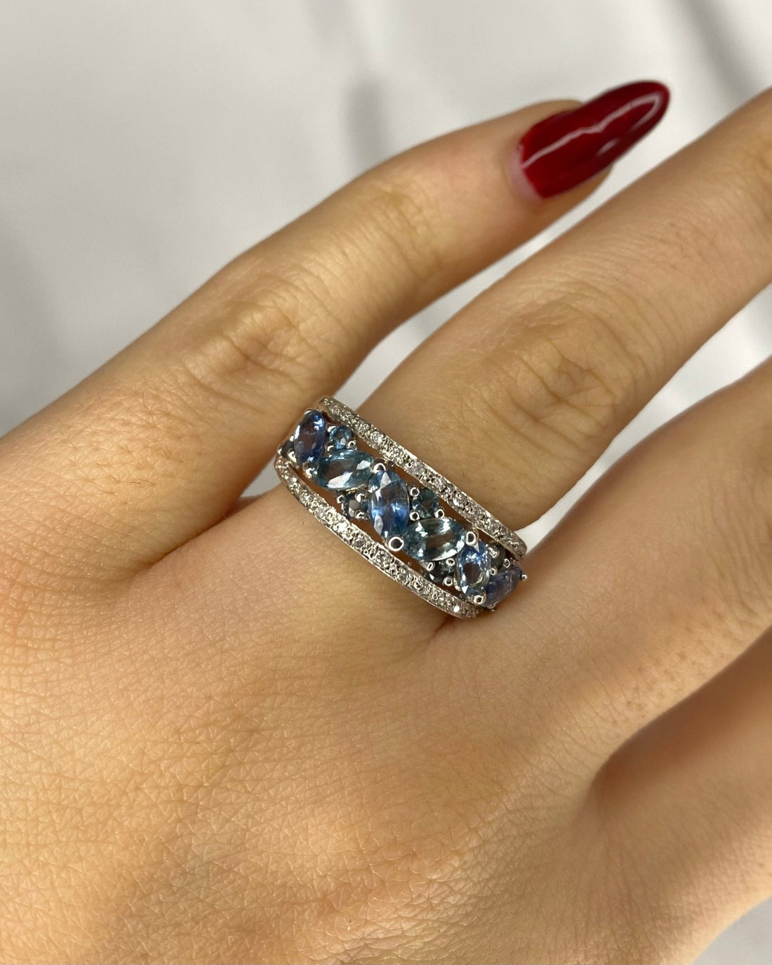 Bague Jonc 13 Saphirs 2 carats &amp; 26 Diamants &quot;Morgane&quot; - Elliade Paris