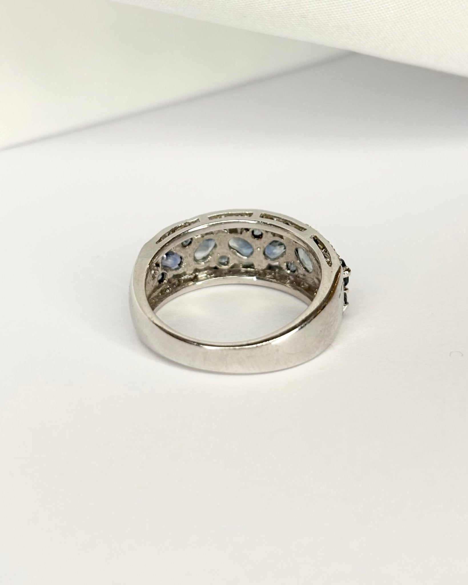 Bague Jonc 13 Saphirs 2 carats &amp; 26 Diamants &quot;Morgane&quot; - Elliade Paris