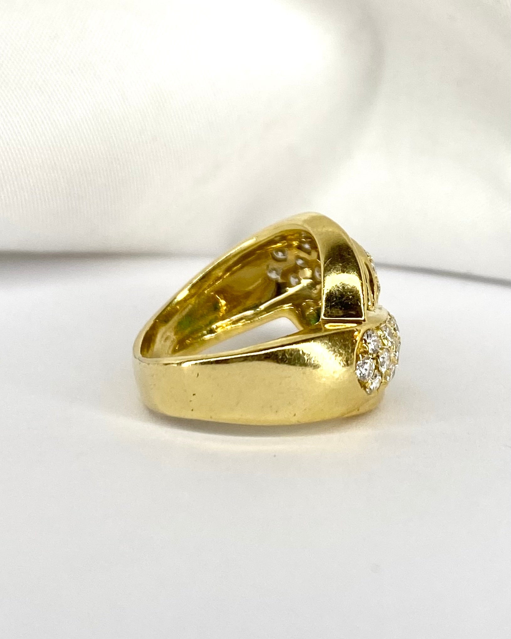 Bague Jonc 34 Diamants, 12 Émeraudes &amp; Or Jaune 7.68 g "Clara" - Elliade Paris