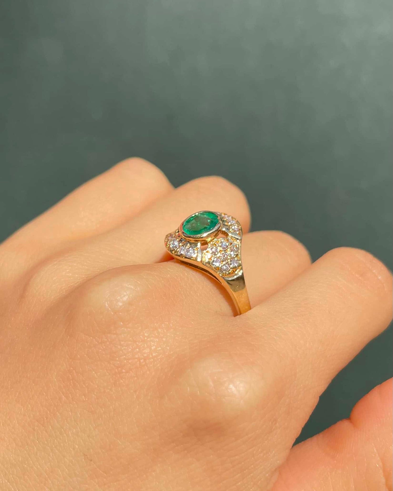 Bague Vintage Jonc Emeraude 0.65 Carat &amp; 24 Diamants &quot;Willow&quot;
