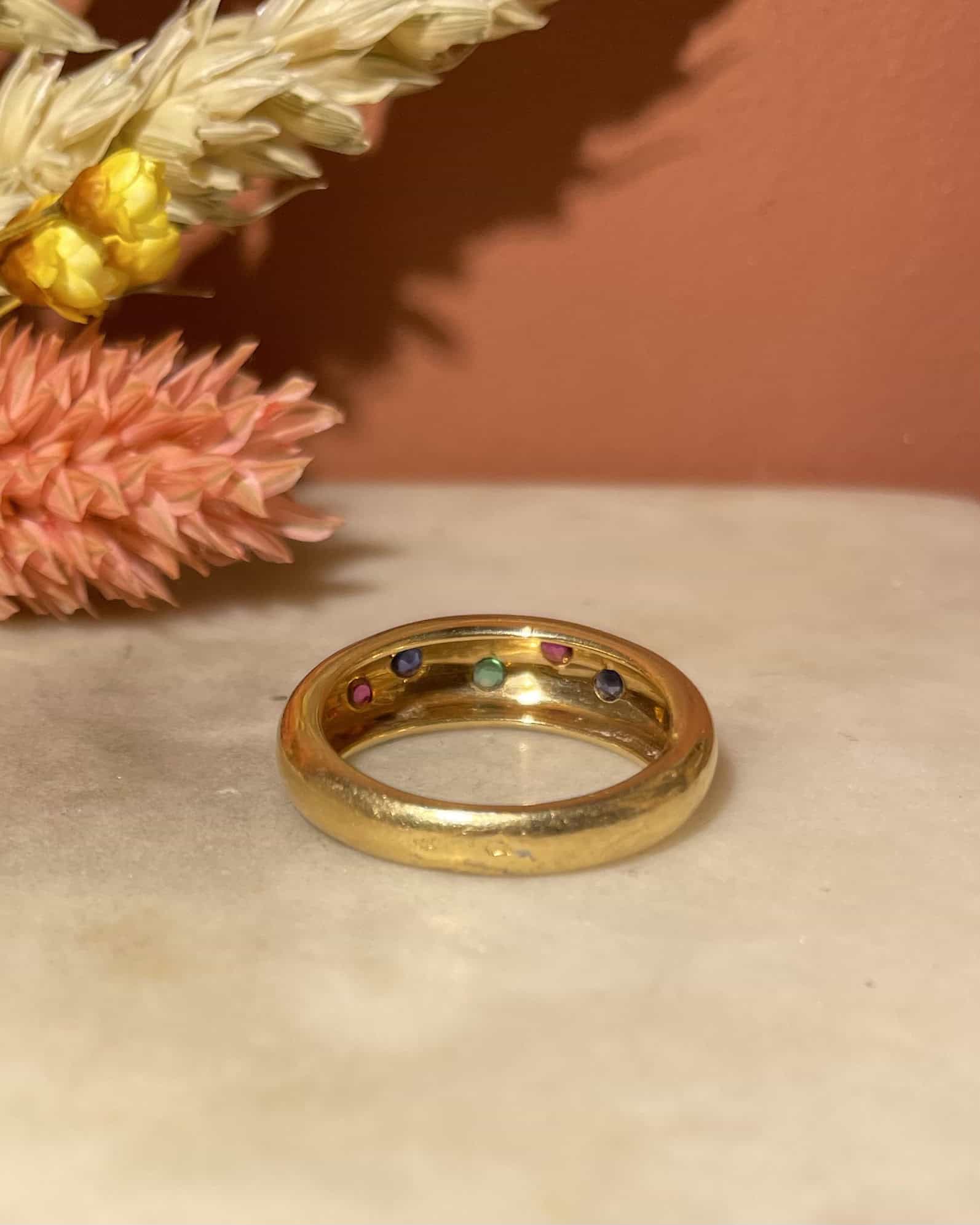 Bague Jonc Saphirs, Rubis &amp; Émeraude "Myrtille"