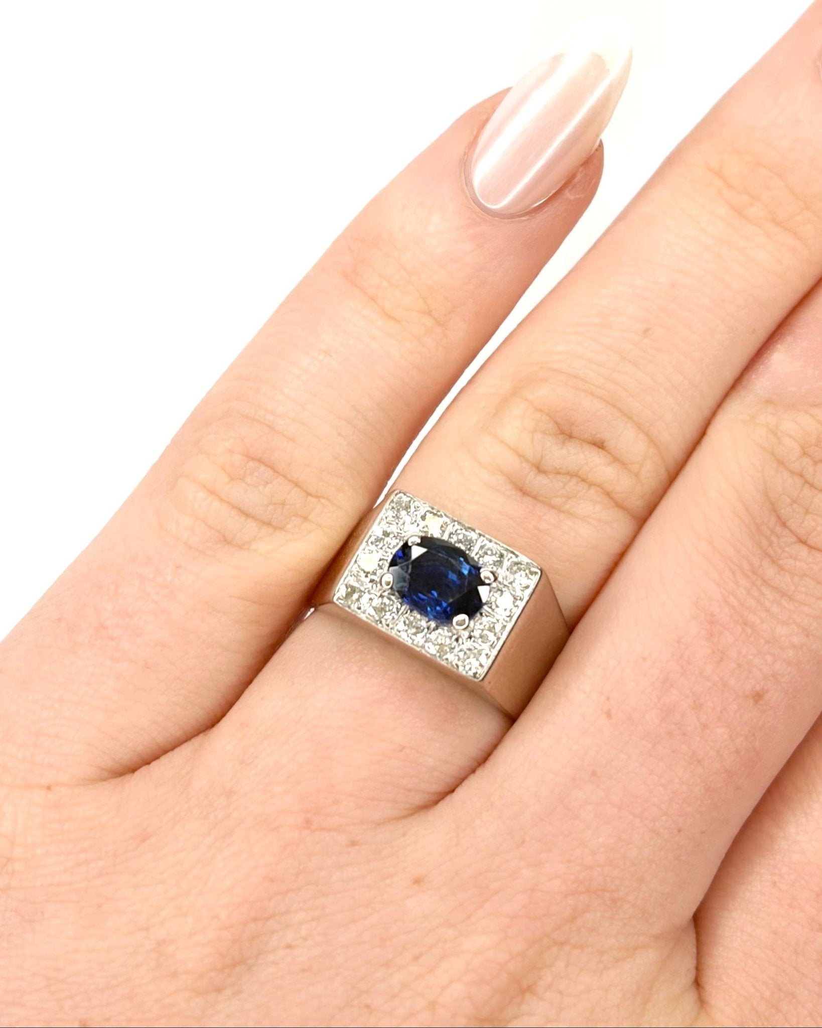 Bague Jonc Chevalière Saphir 1.40 carat &amp; Diamants 0.42 carat "Pascale" - Elliade Paris