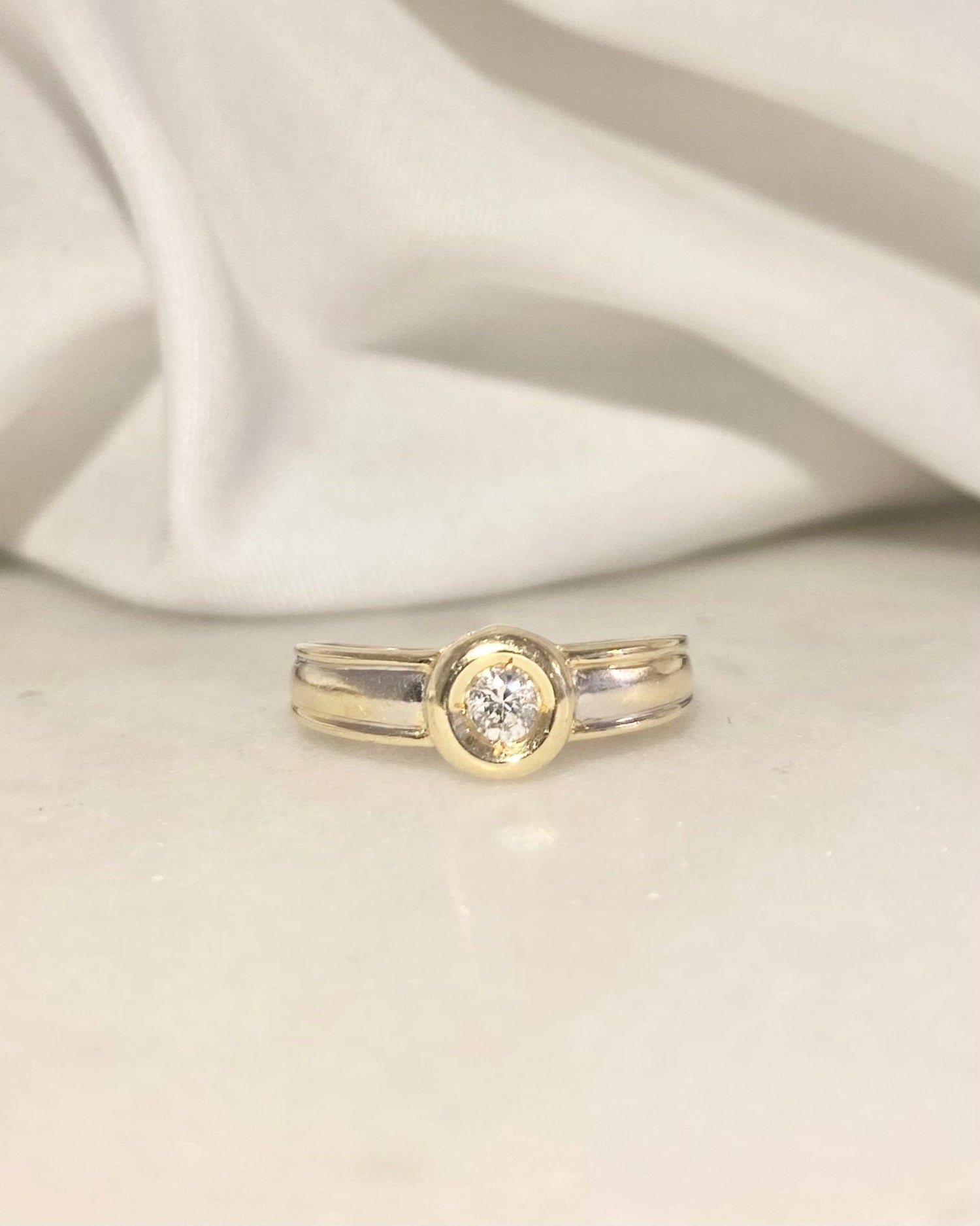 Bague Jonc Diamant 0.10 carat &quot;Chéyana&quot; - Elliade Paris