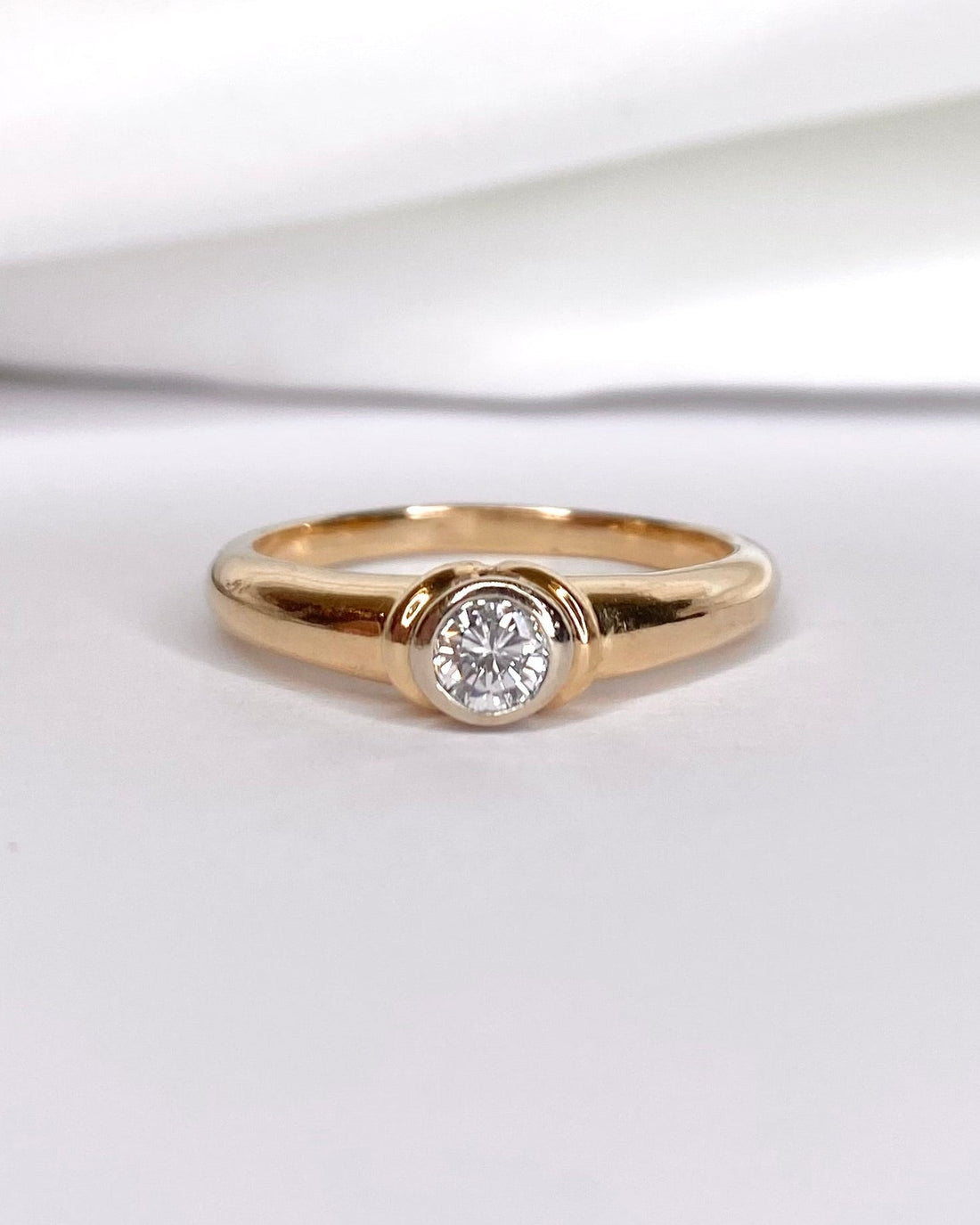 Bague Jonc Diamant 0.25 carat &amp; Or 5.14g "Jonas" - Elliade Paris