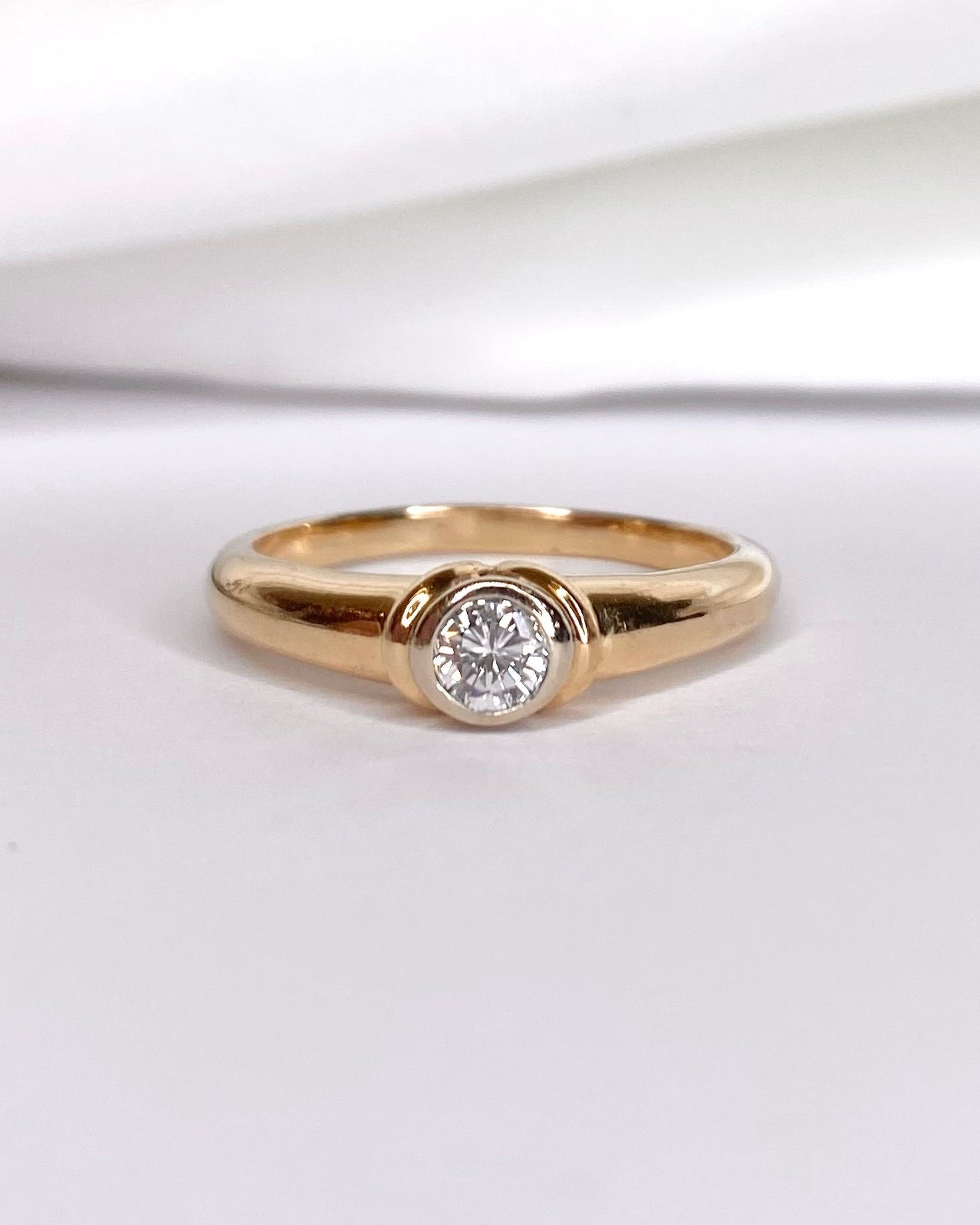 Bague Jonc Diamant 0.25 carat &amp; Or 5.14g "Jonas" - Elliade Paris