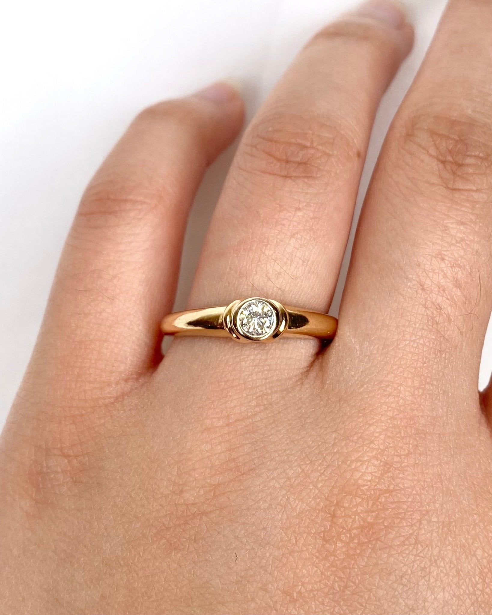 Bague Jonc Diamant 0.25 carat &amp; Or 5.14g "Jonas" - Elliade Paris