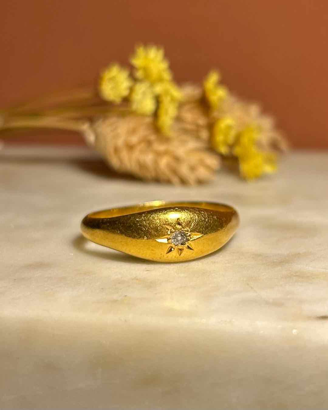 Anillo de diamantes engastados en forma de estrella &quot;Camille&quot;