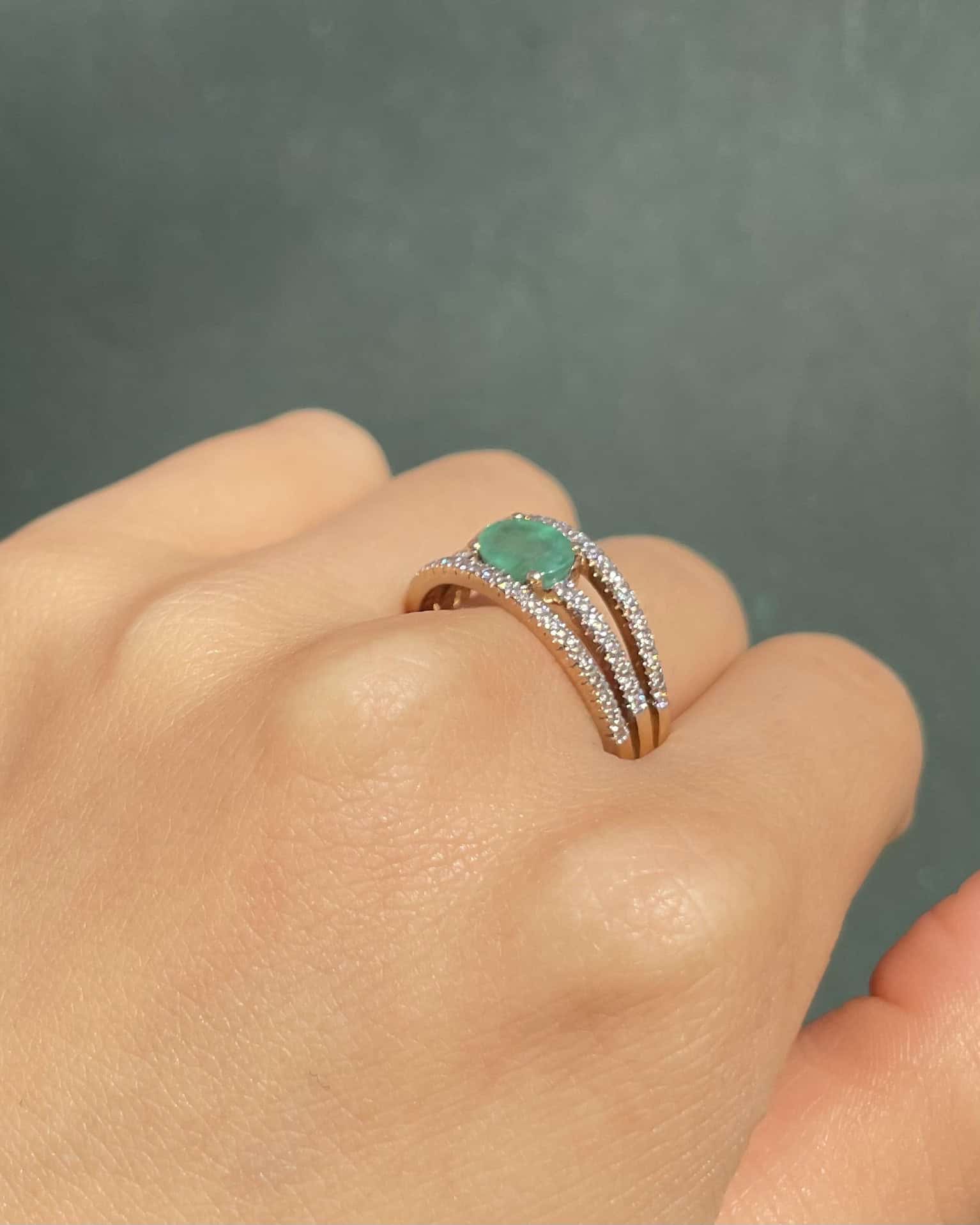 Bague Solitaire émeraude et 56 diamants "Lise" - Elliade Paris