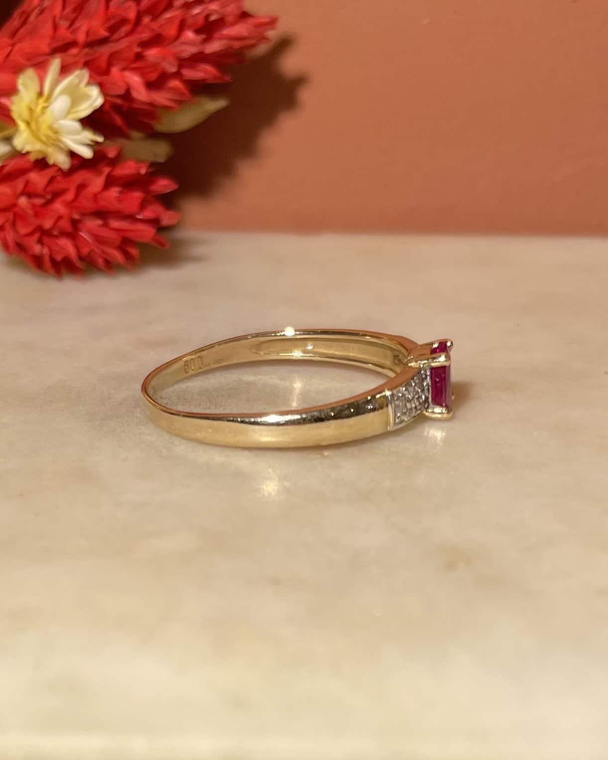Bague Jonc Diamants &amp; Rubis &quot;Emeline&quot; - Elliade Paris