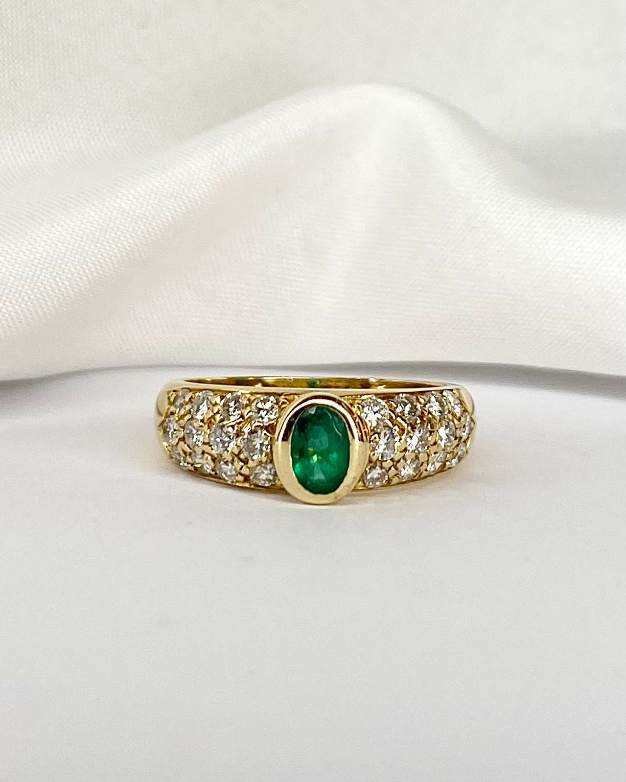 Bague Jonc Émeraude 0.38 carat & 24 Diamants "Sorya" - Elliade Paris