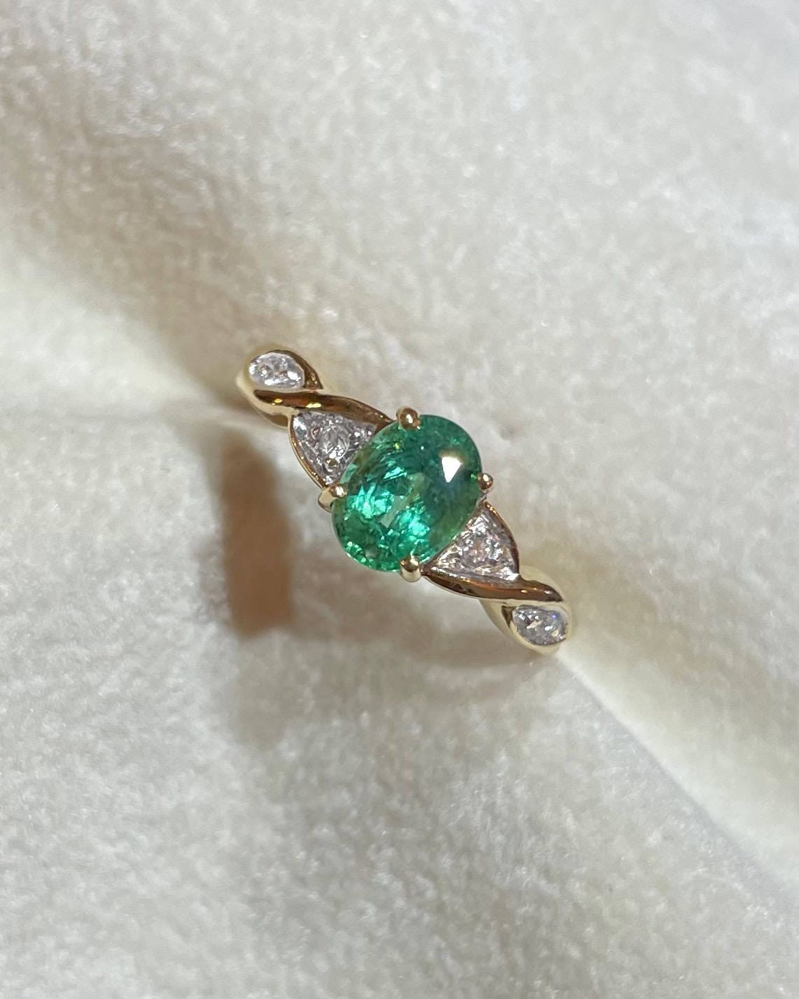 Bague Jonc Émeraude 0.90 carat &amp; Diamants "Jovana" - Elliade Paris