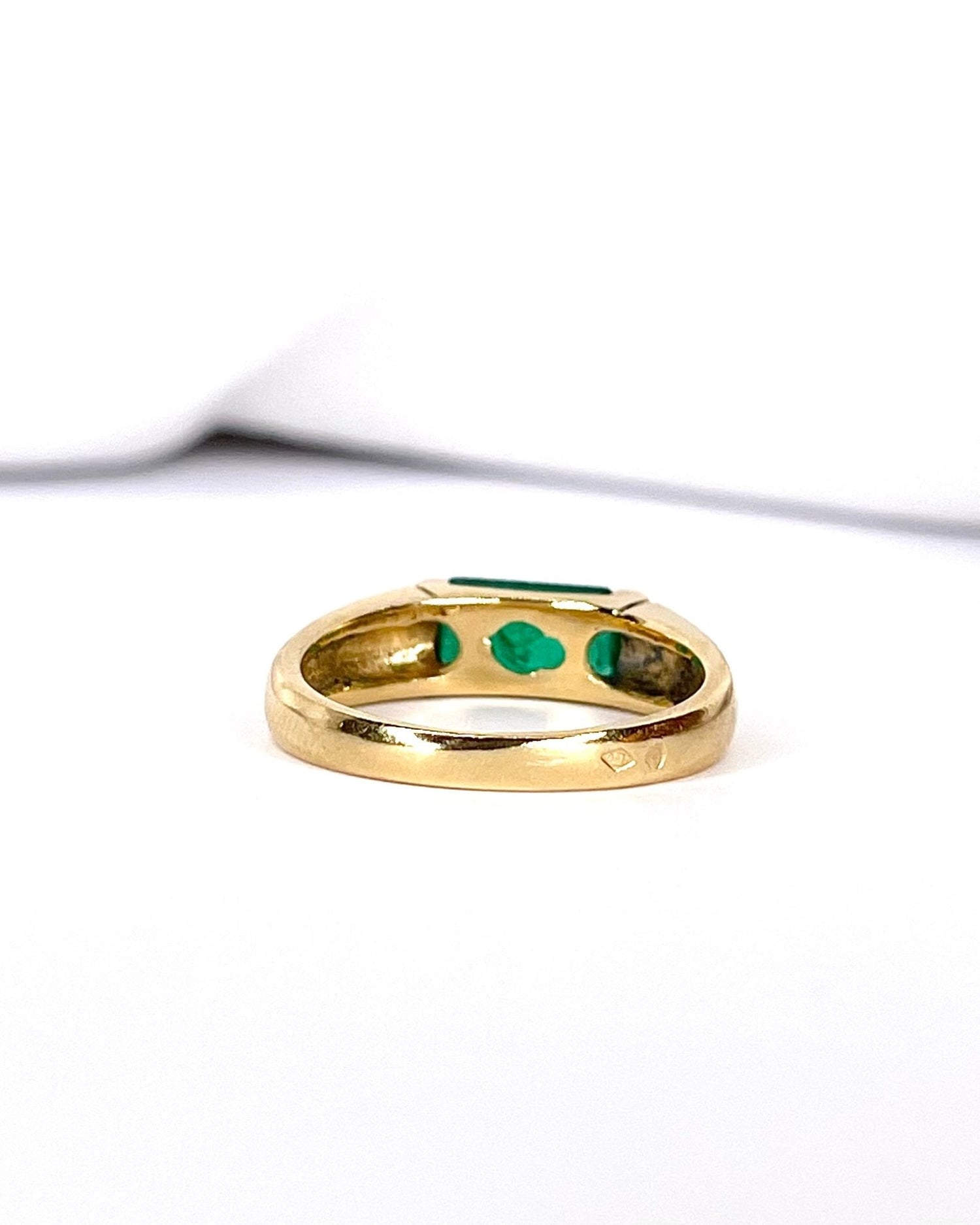 Bague Jonc Émeraude 1.10 carat "Alicia" - Elliade Paris