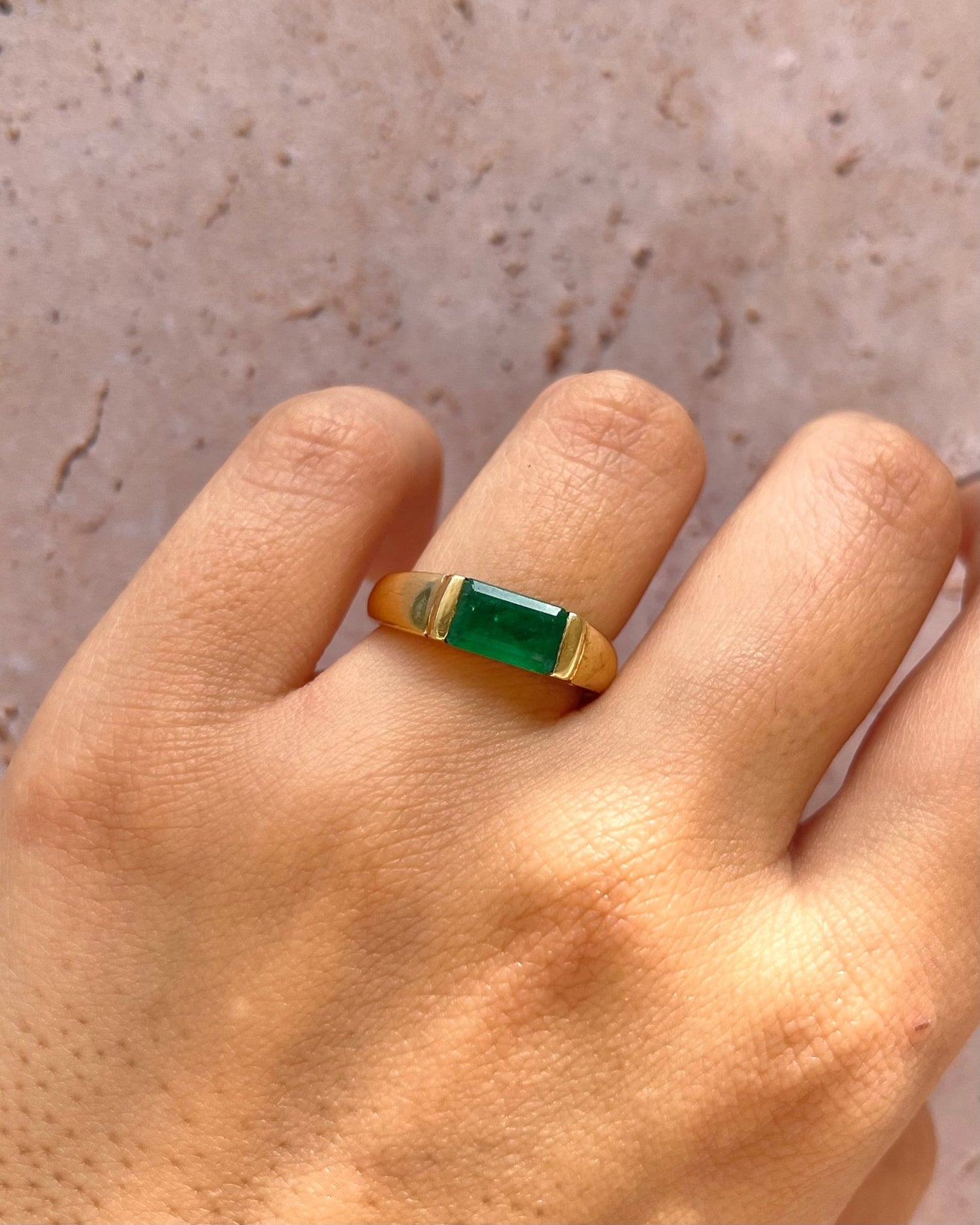 Bague Jonc Émeraude 1.10 carat "Alicia" - Elliade Paris