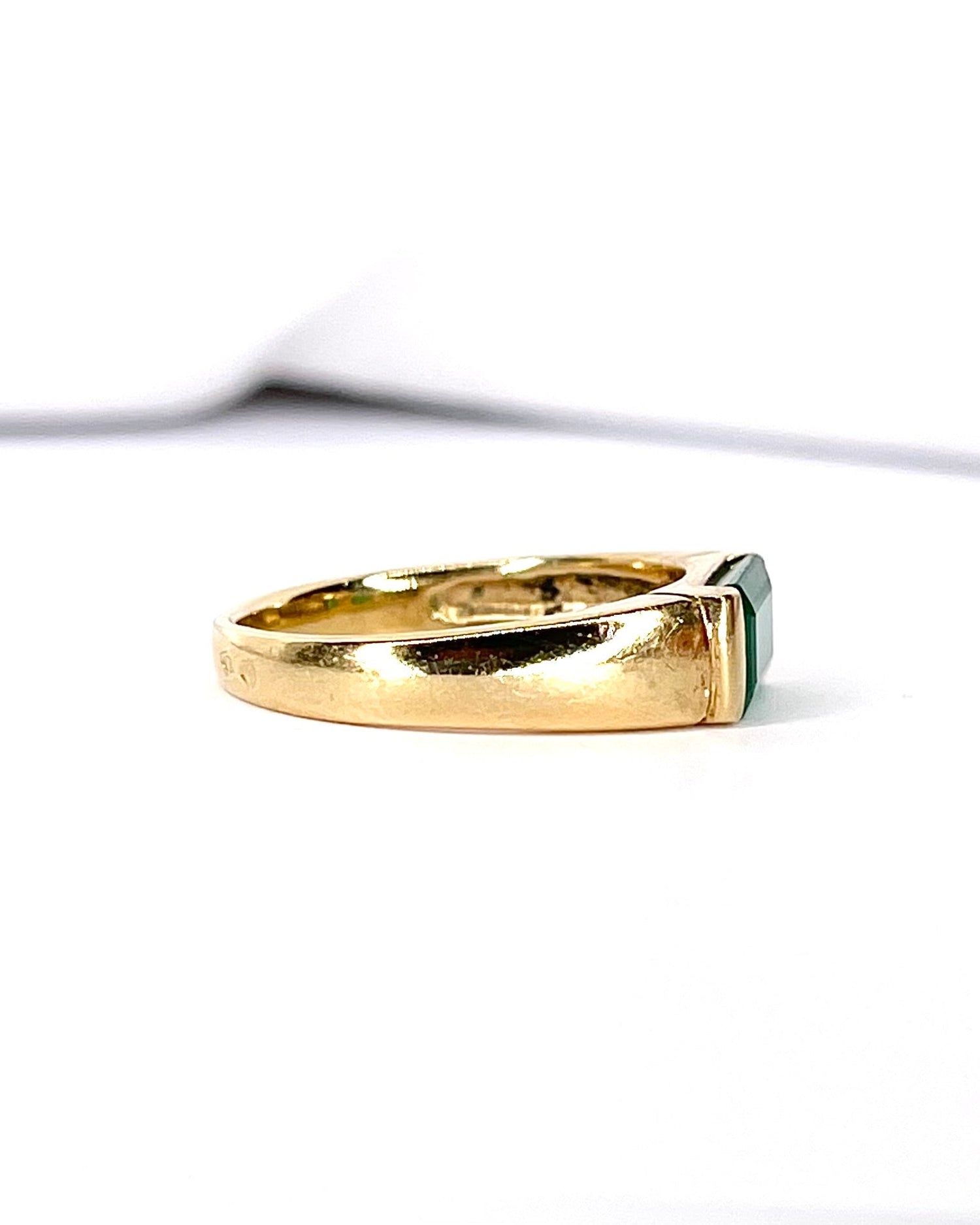 Bague Jonc Émeraude 1.10 carat "Alicia" - Elliade Paris