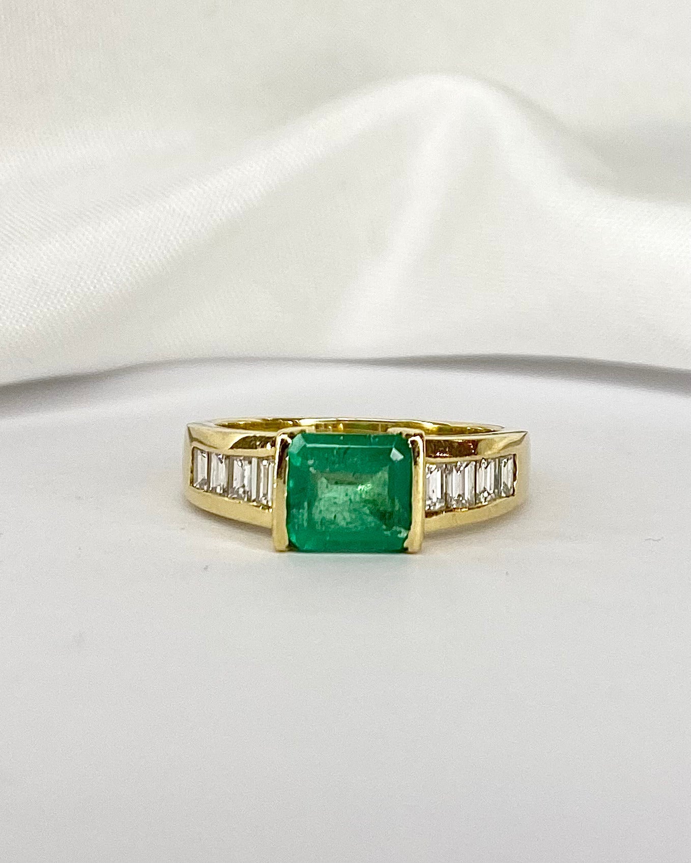 Bague Jonc Émeraude 1.15 carat &amp; Diamants 0.36 carat "Cristina" - Elliade Paris