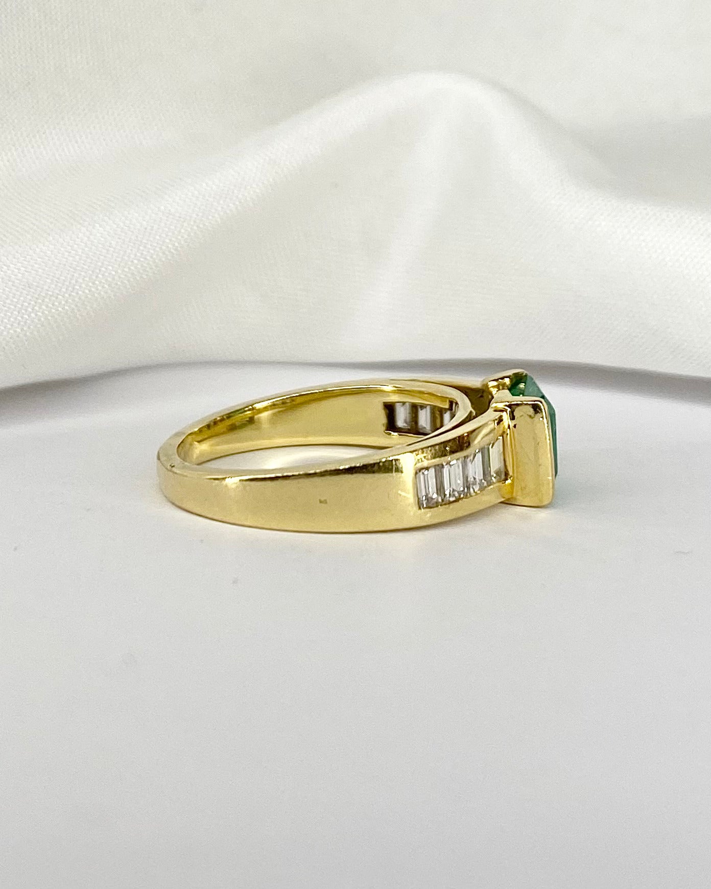 Bague Jonc Émeraude 1.15 carat &amp; Diamants 0.36 carat &quot;Cristina&quot; - Elliade Paris