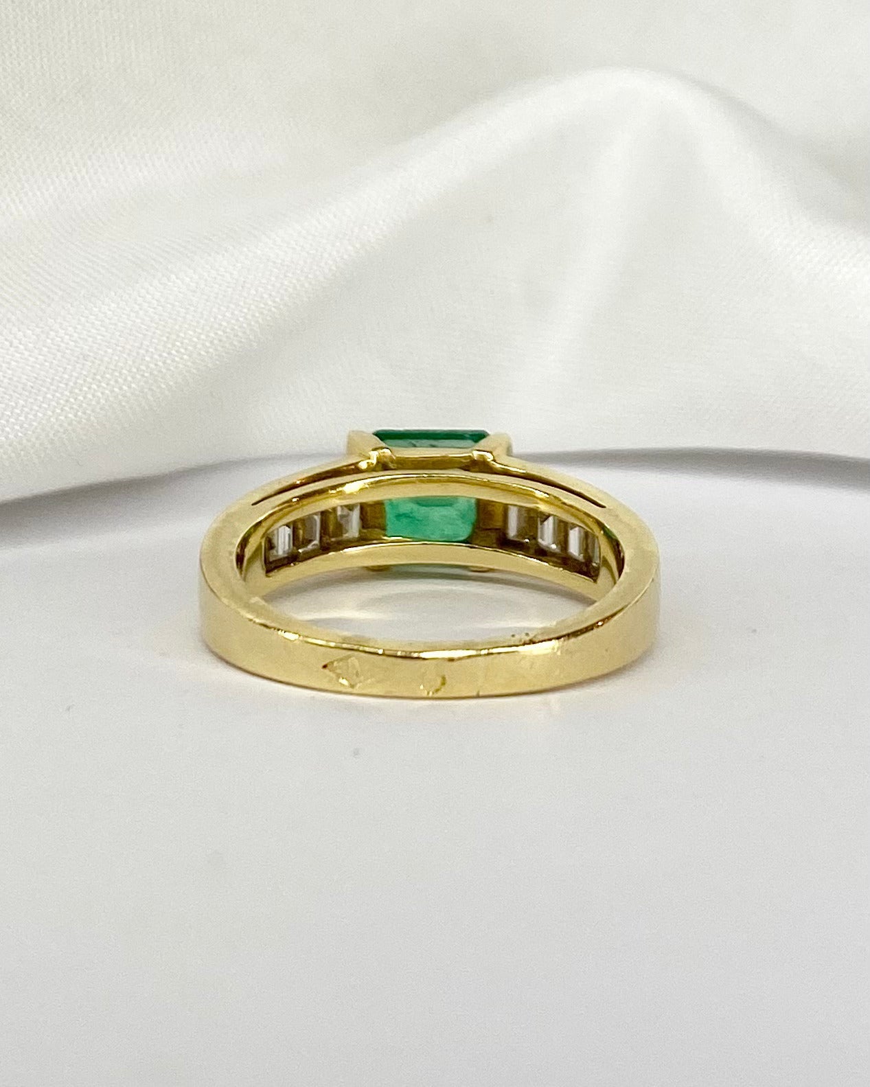 Bague Jonc Émeraude 1.15 carat &amp; Diamants 0.36 carat "Cristina" - Elliade Paris