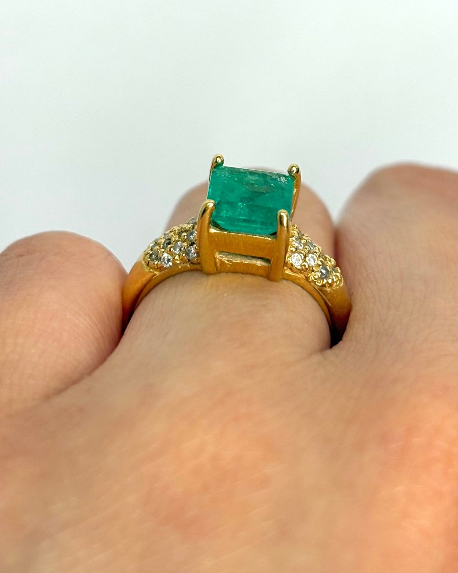 Bague Jonc Émeraude 1.25 carat &amp; Diamants 0.20 carat "Mélissa" - Elliade Paris