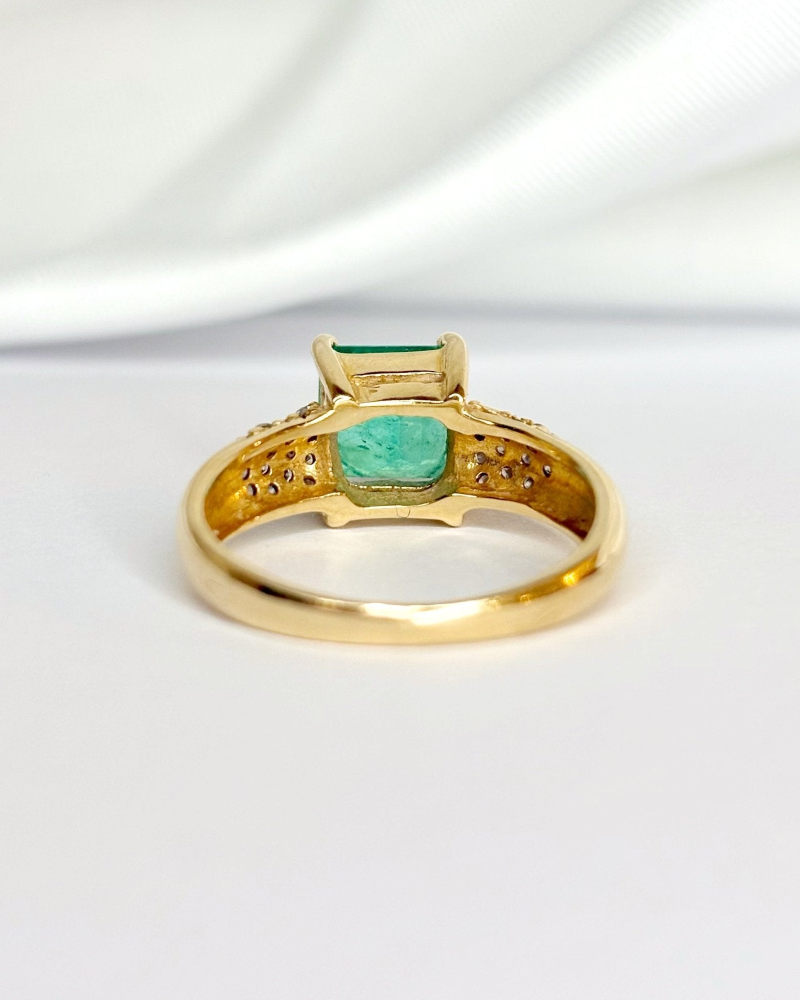 Bague Jonc Émeraude 1.25 carat &amp; Diamants 0.20 carat "Mélissa" - Elliade Paris