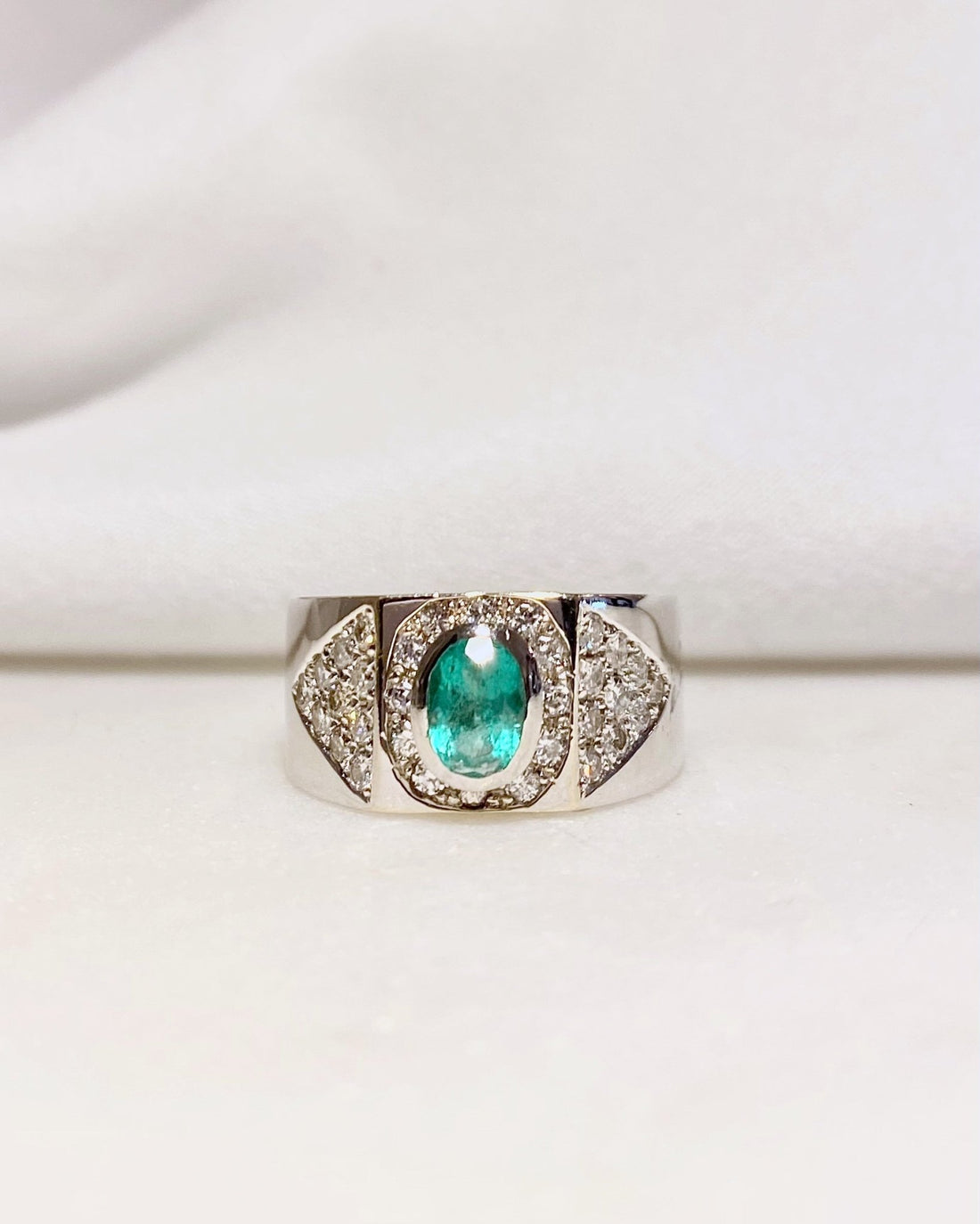 Bague Jonc Emeraude &amp; 32 Diamants &quot;Mélisse&quot; - Elliade Paris