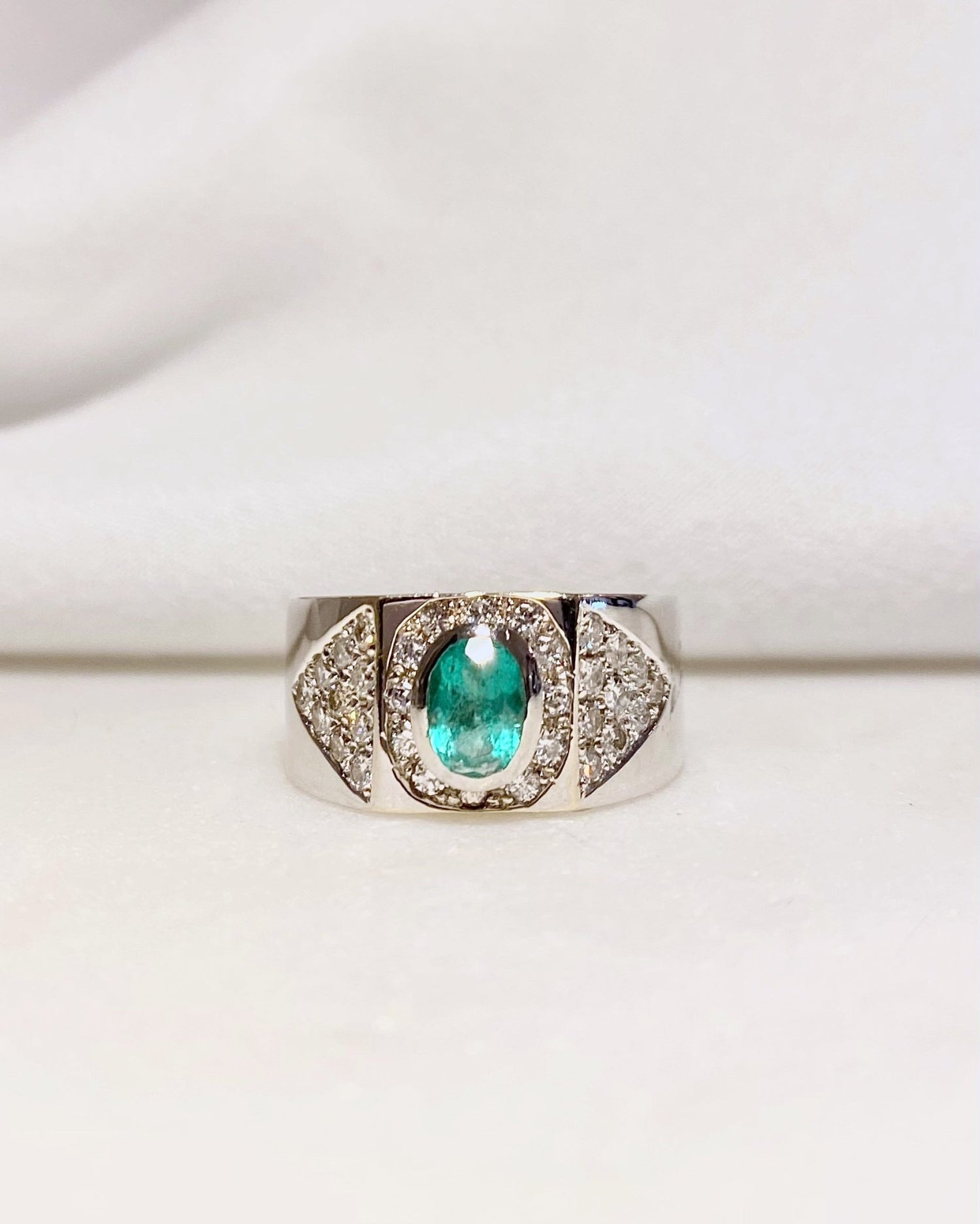 Bague Jonc Emeraude &amp; 32 Diamants &quot;Mélisse&quot; - Elliade Paris