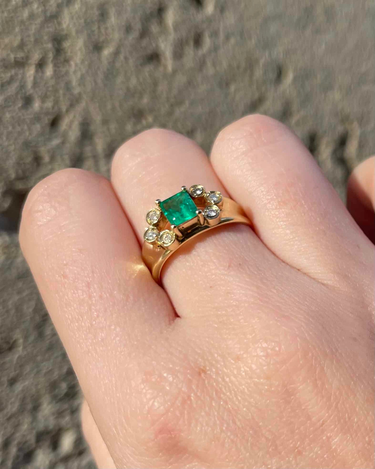 Bague Jonc Émeraude Colombie 0.80 carat &amp; Diamants &quot;Alix&quot; - Elliade Paris