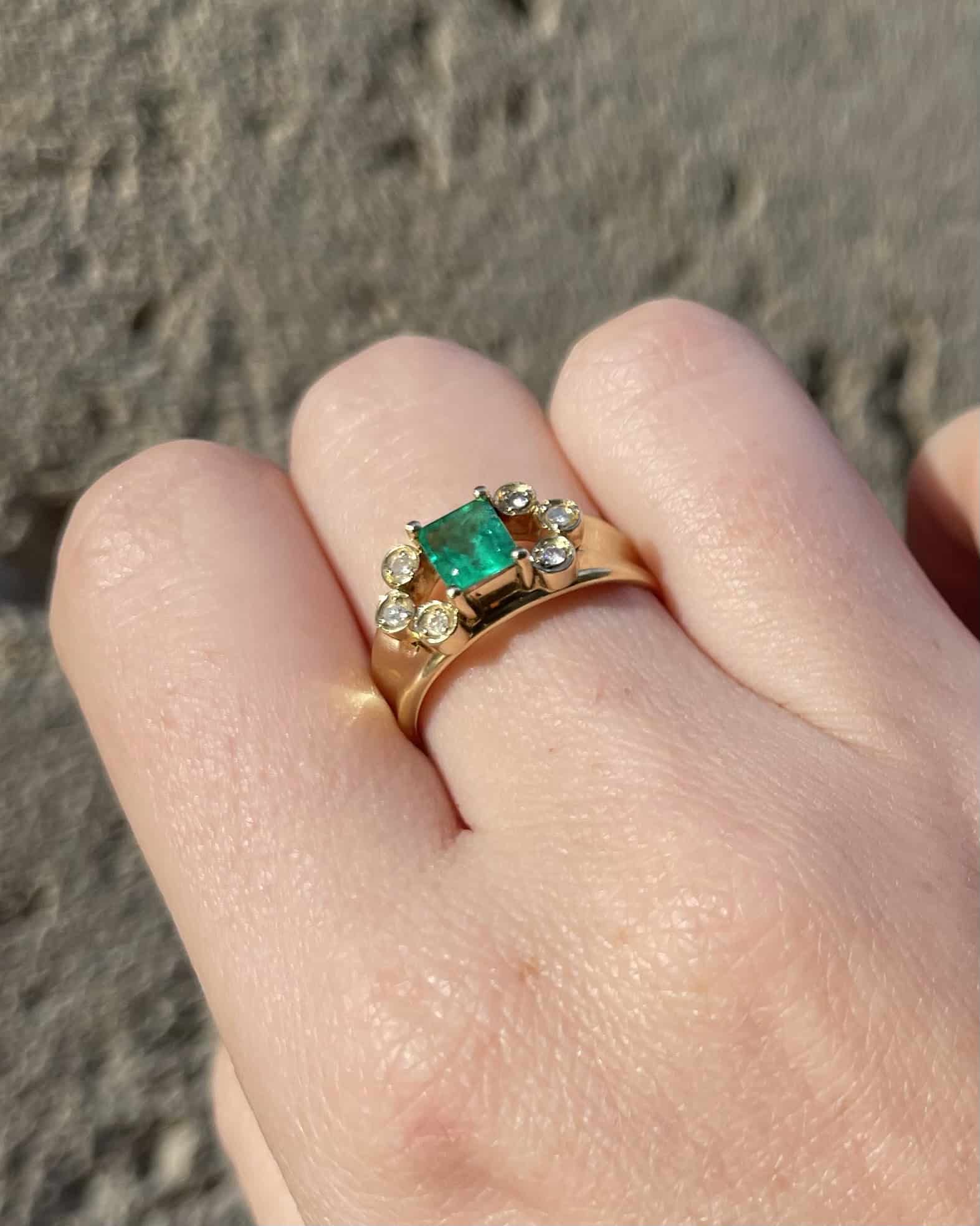 Bague Jonc Émeraude Colombie 0.80 carat &amp; Diamants "Alix" - Elliade Paris