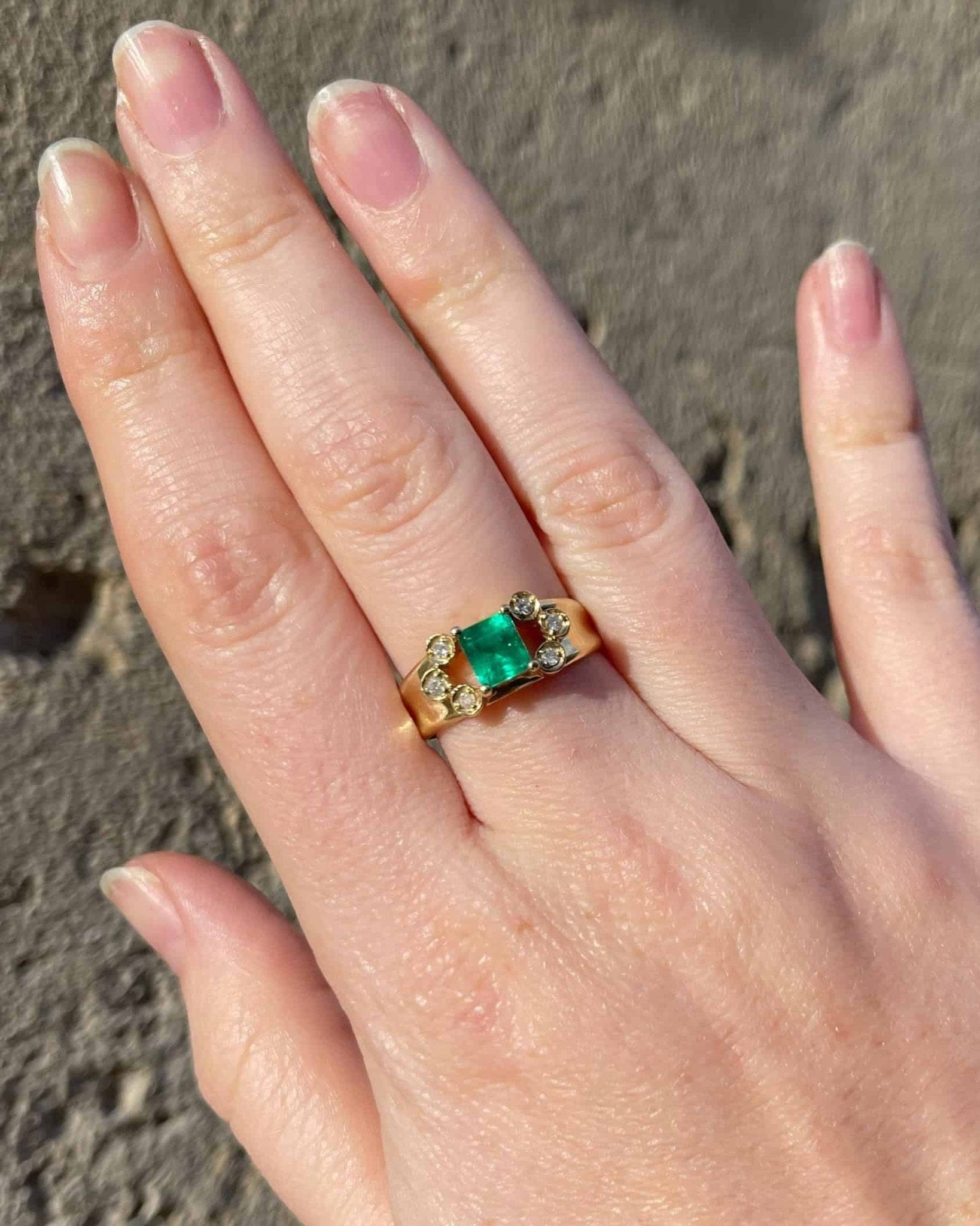 Bague Jonc Émeraude Colombie 0.80 carat &amp; Diamants "Alix" - Elliade Paris