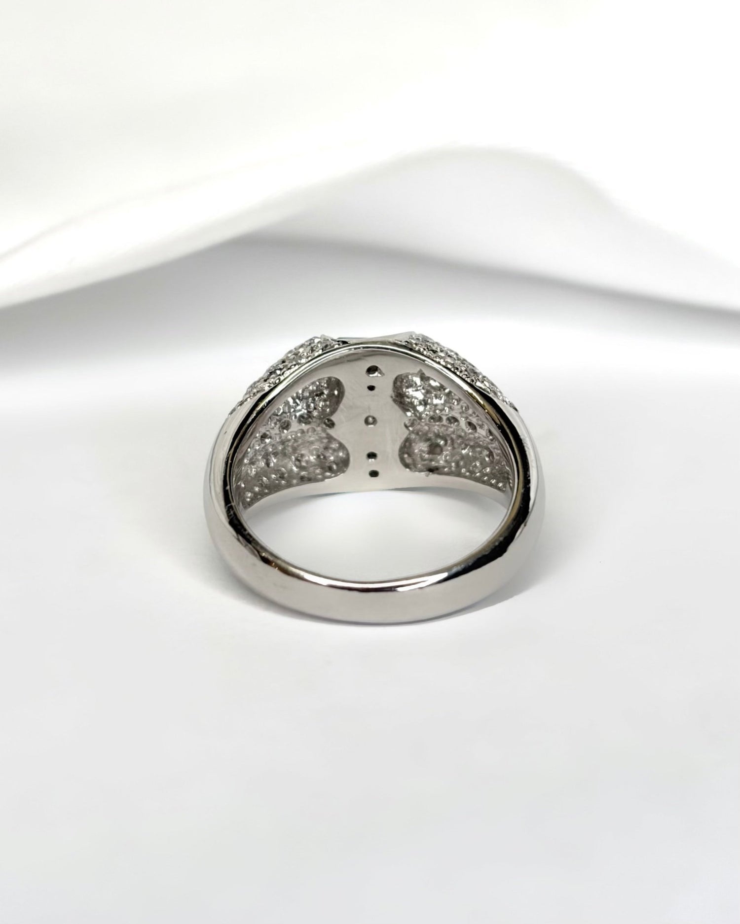 Bague Jonc Émeraude Colombienne 0.85 carat, Diamants 0.82 carat &amp; Platine 11.85 g "Emy" - Elliade Paris