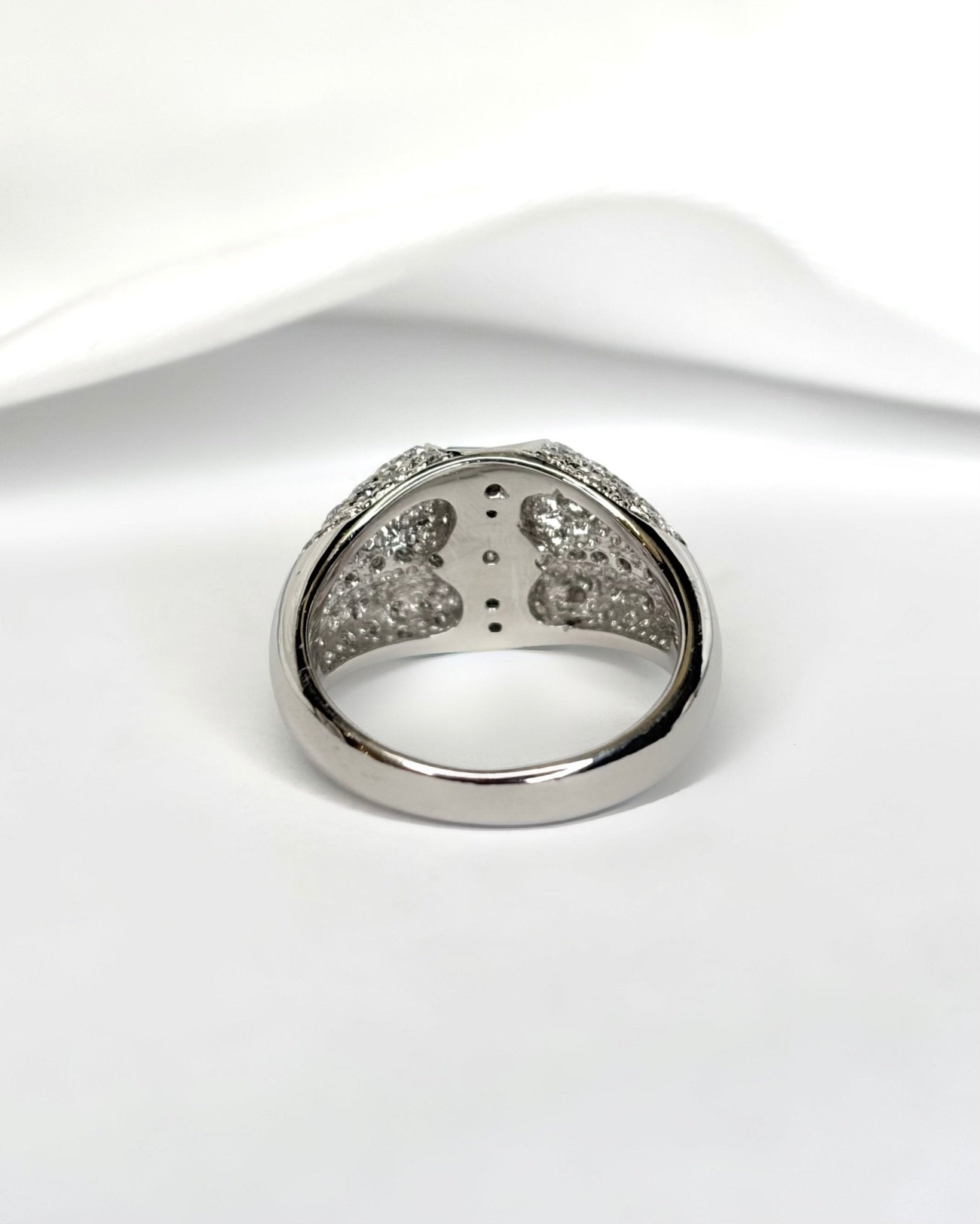 Bague Jonc Émeraude Colombienne 0.85 carat, Diamants 0.82 carat &amp; Platine 11.85 g "Emy" - Elliade Paris